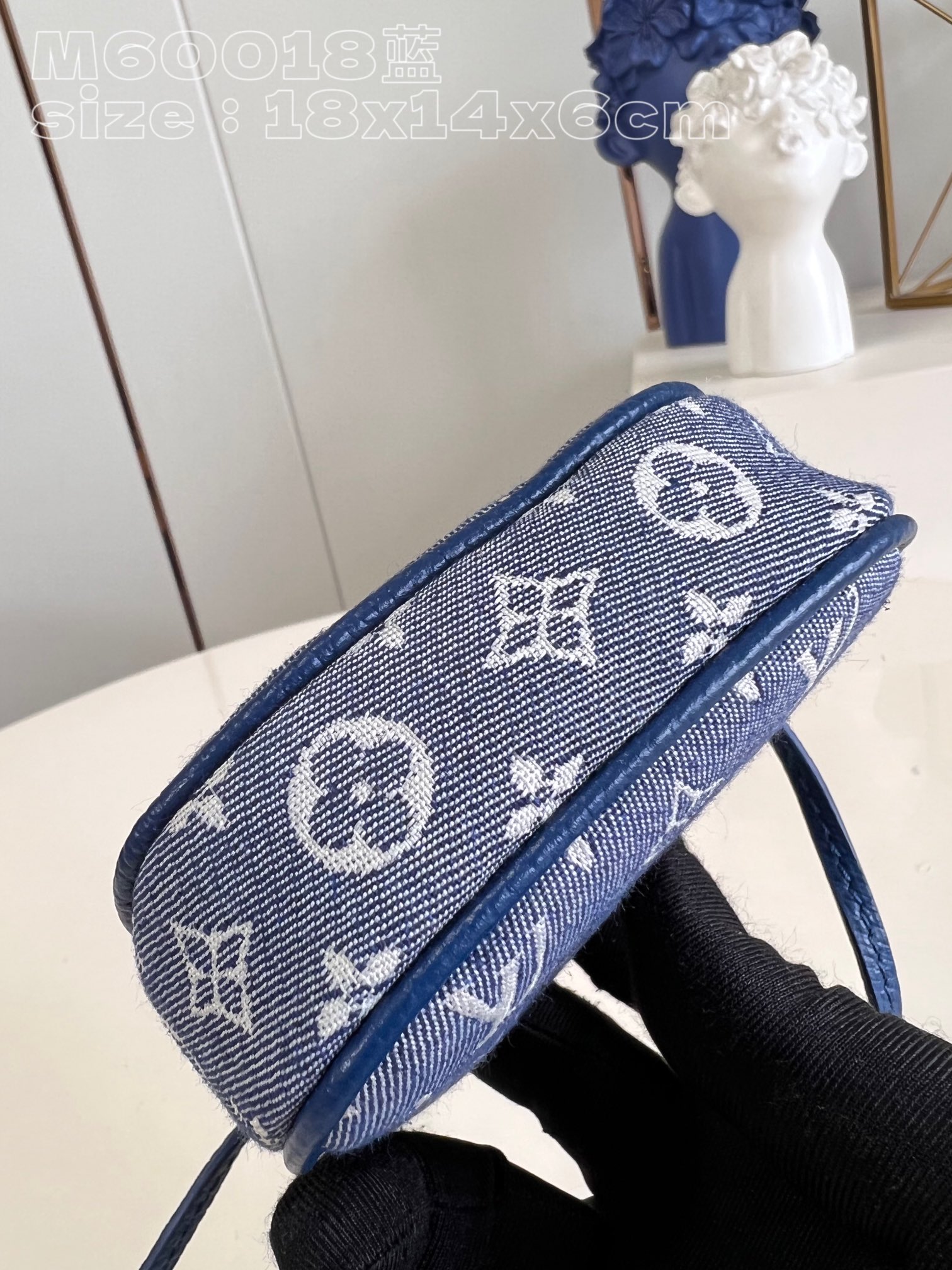 l**is V*t*n pochette cancun pouch