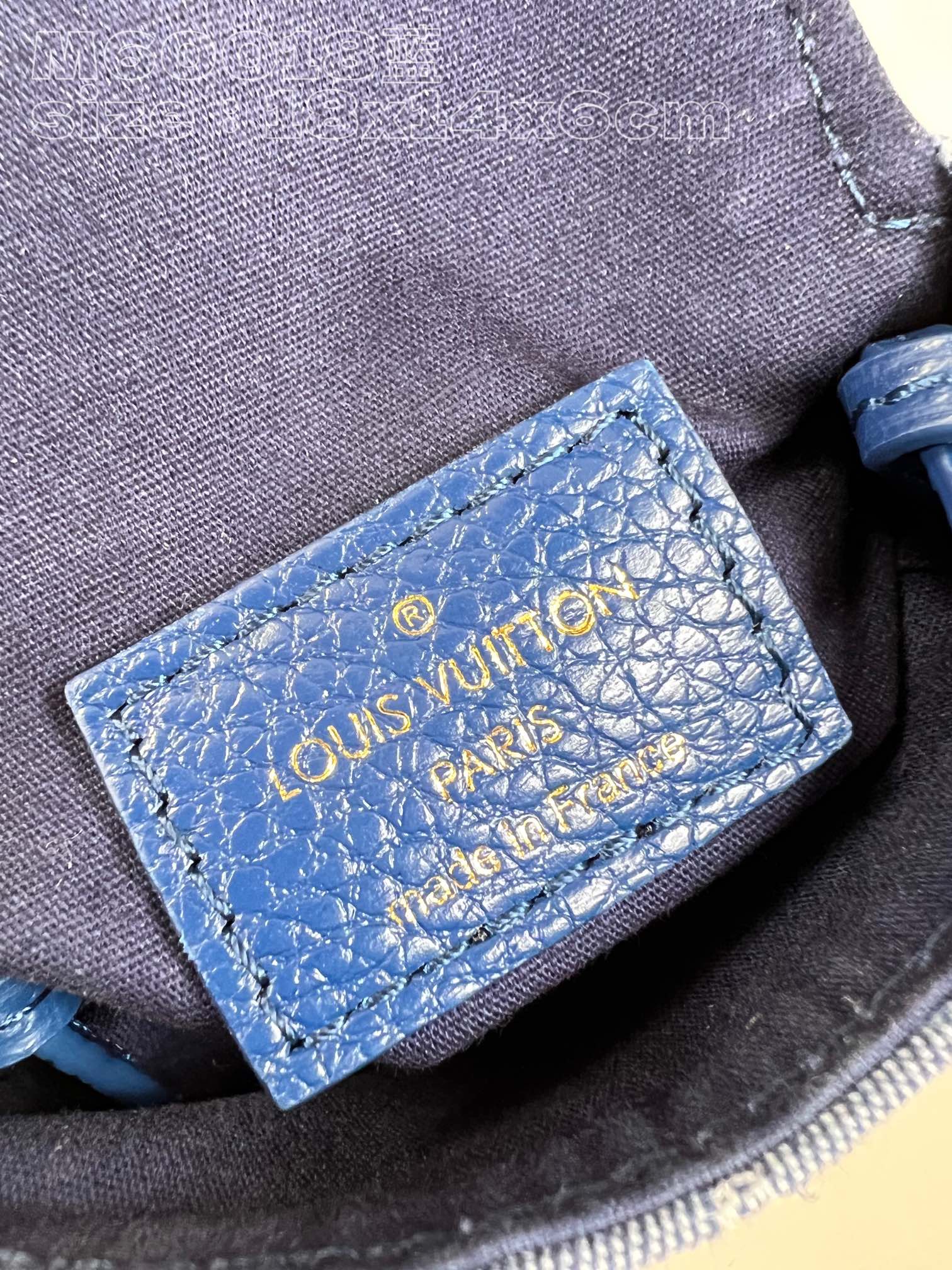 l**is V*t*n pochette cancun pouch