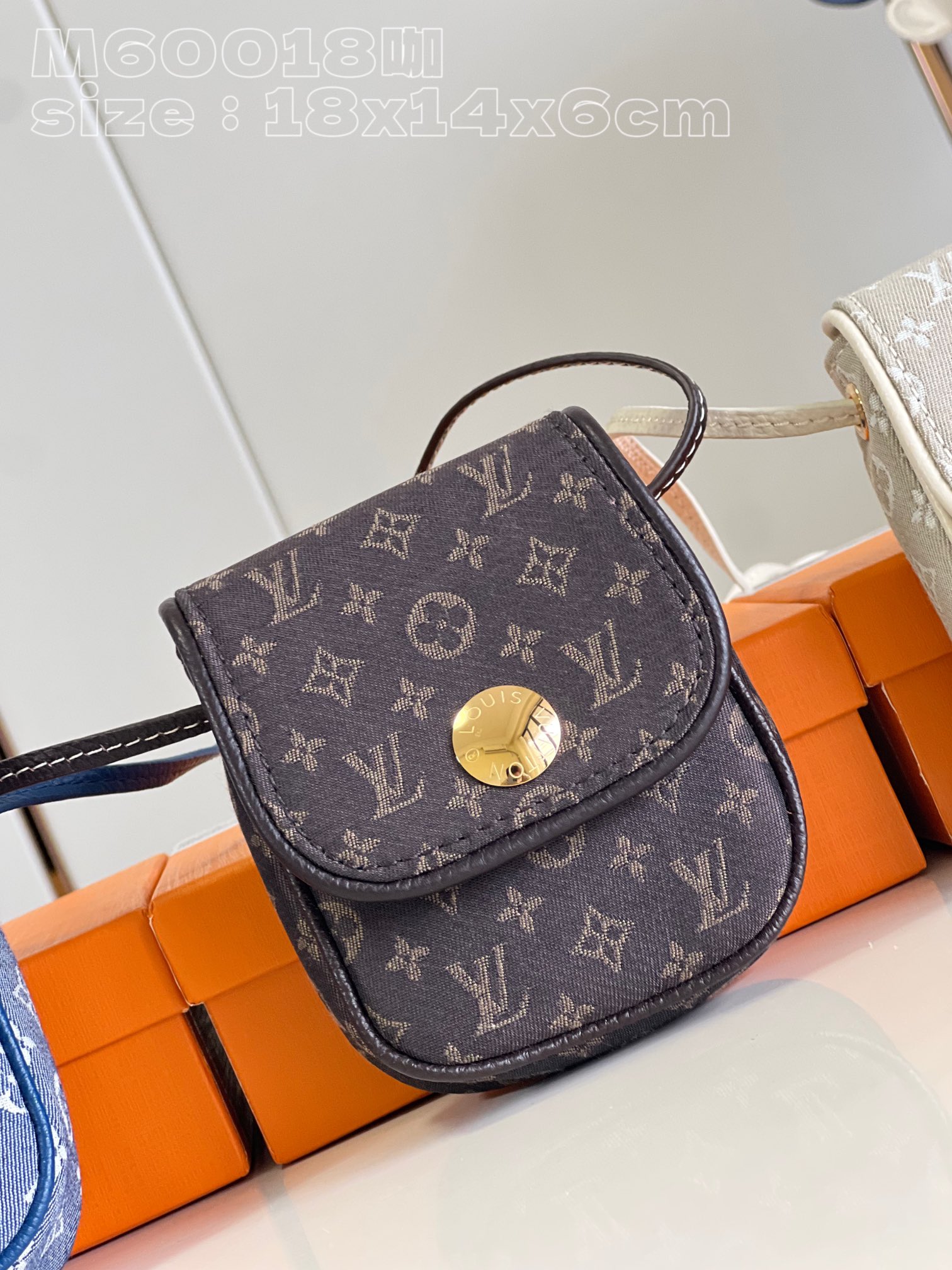 l**is V*t*n pochette cancun pouch