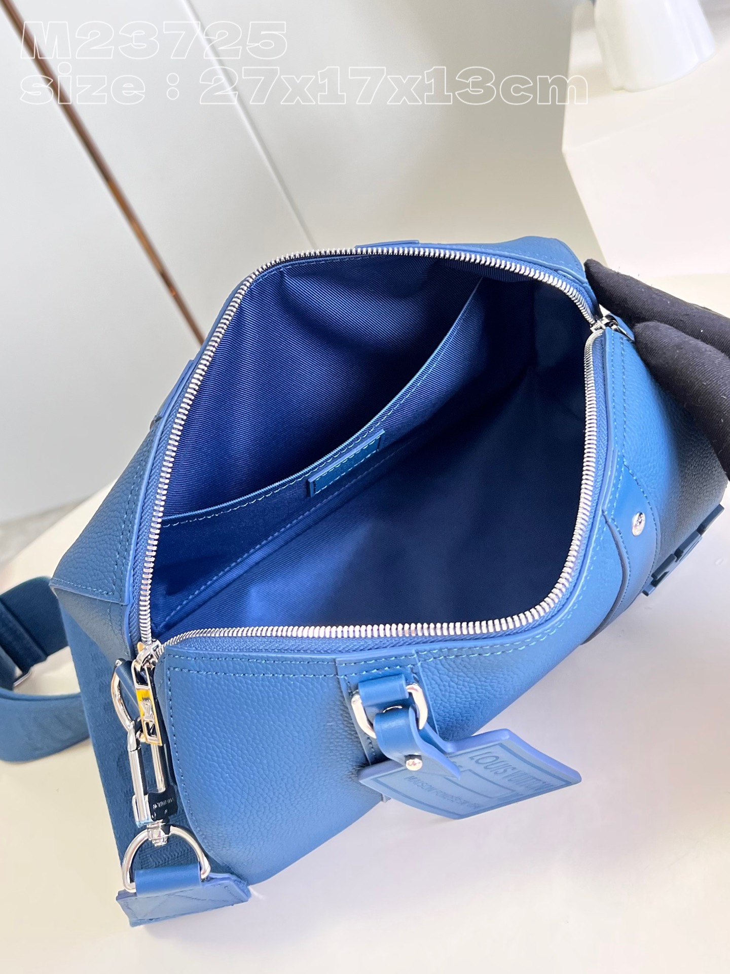 l**is V*t*n city keepall