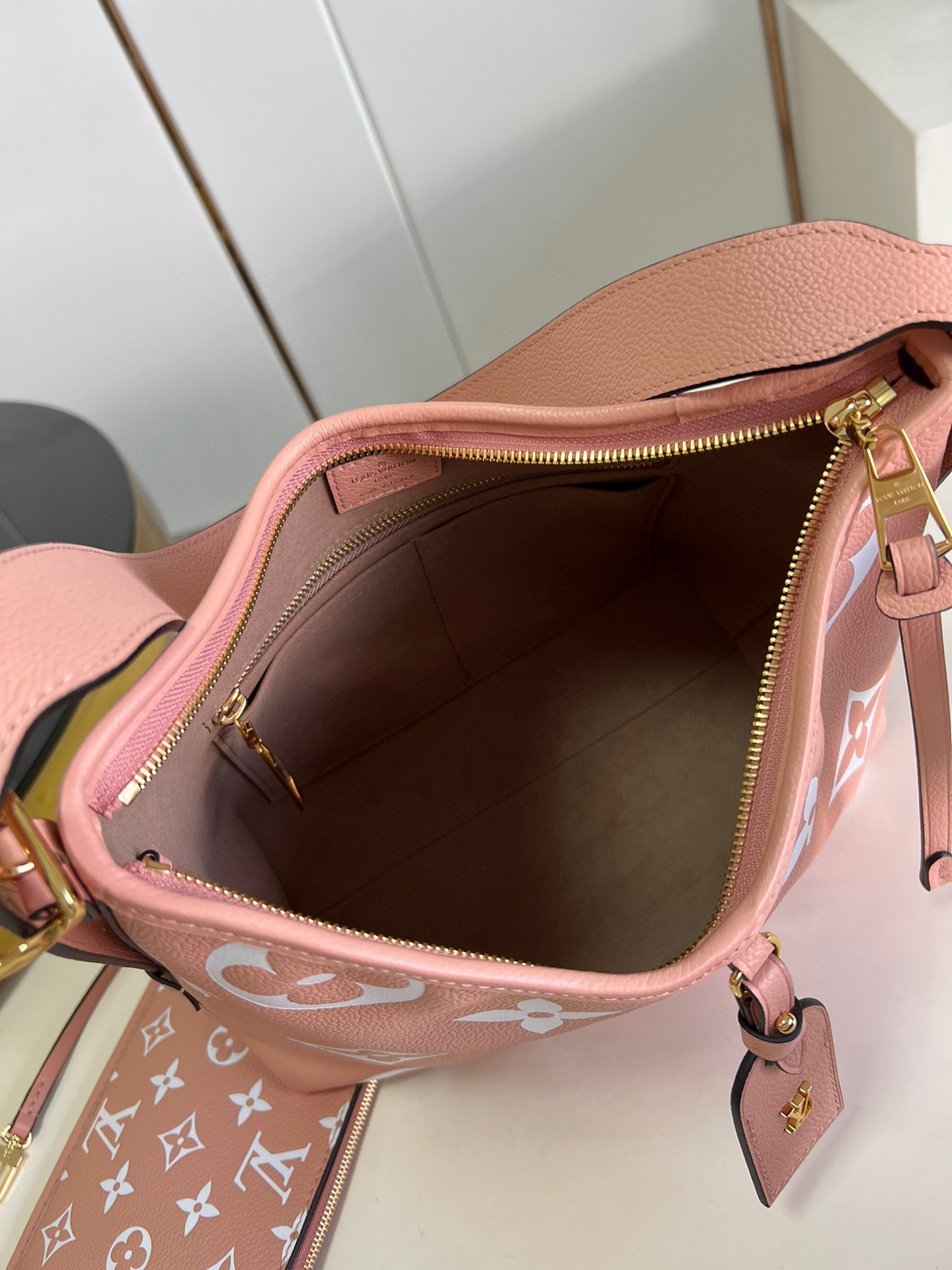 l**is V*t*n carryall pm bag