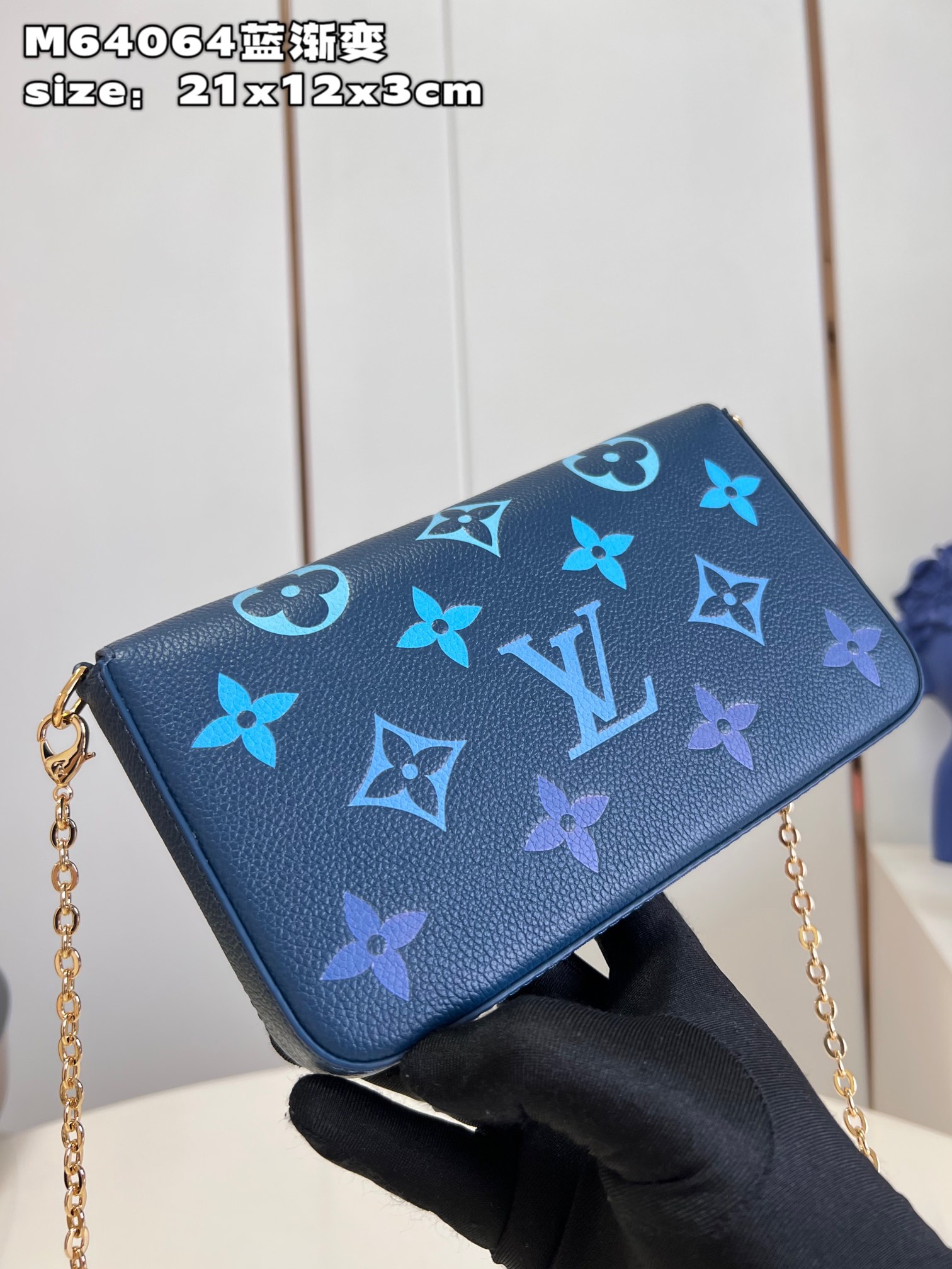 l**is V*t*n  pochette félicie