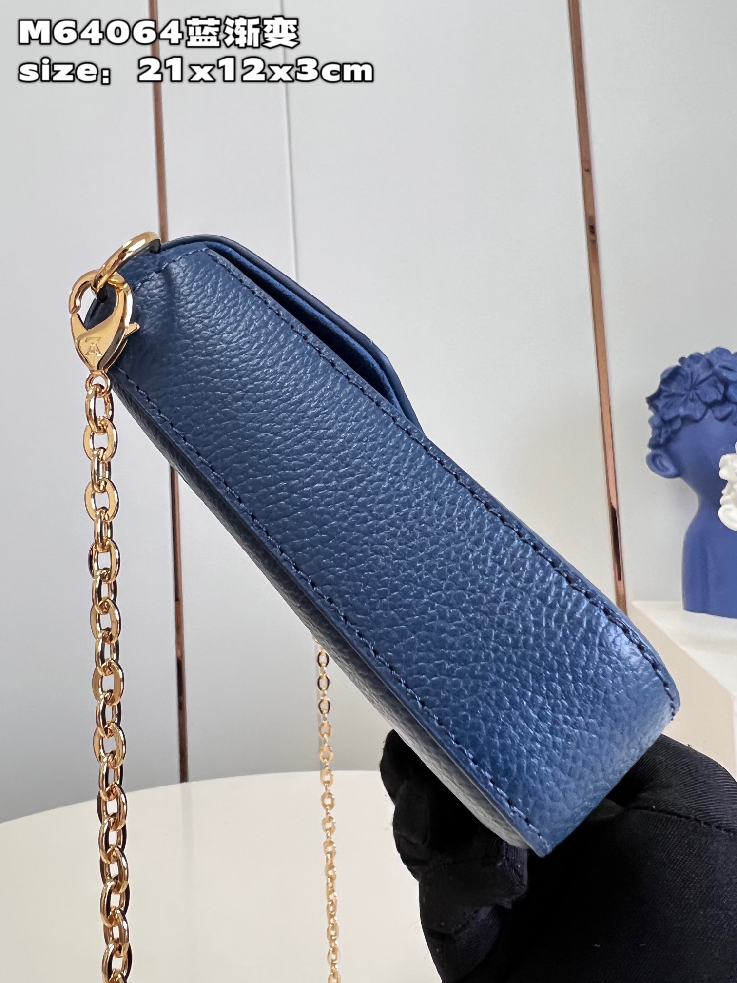 l**is V*t*n  pochette félicie