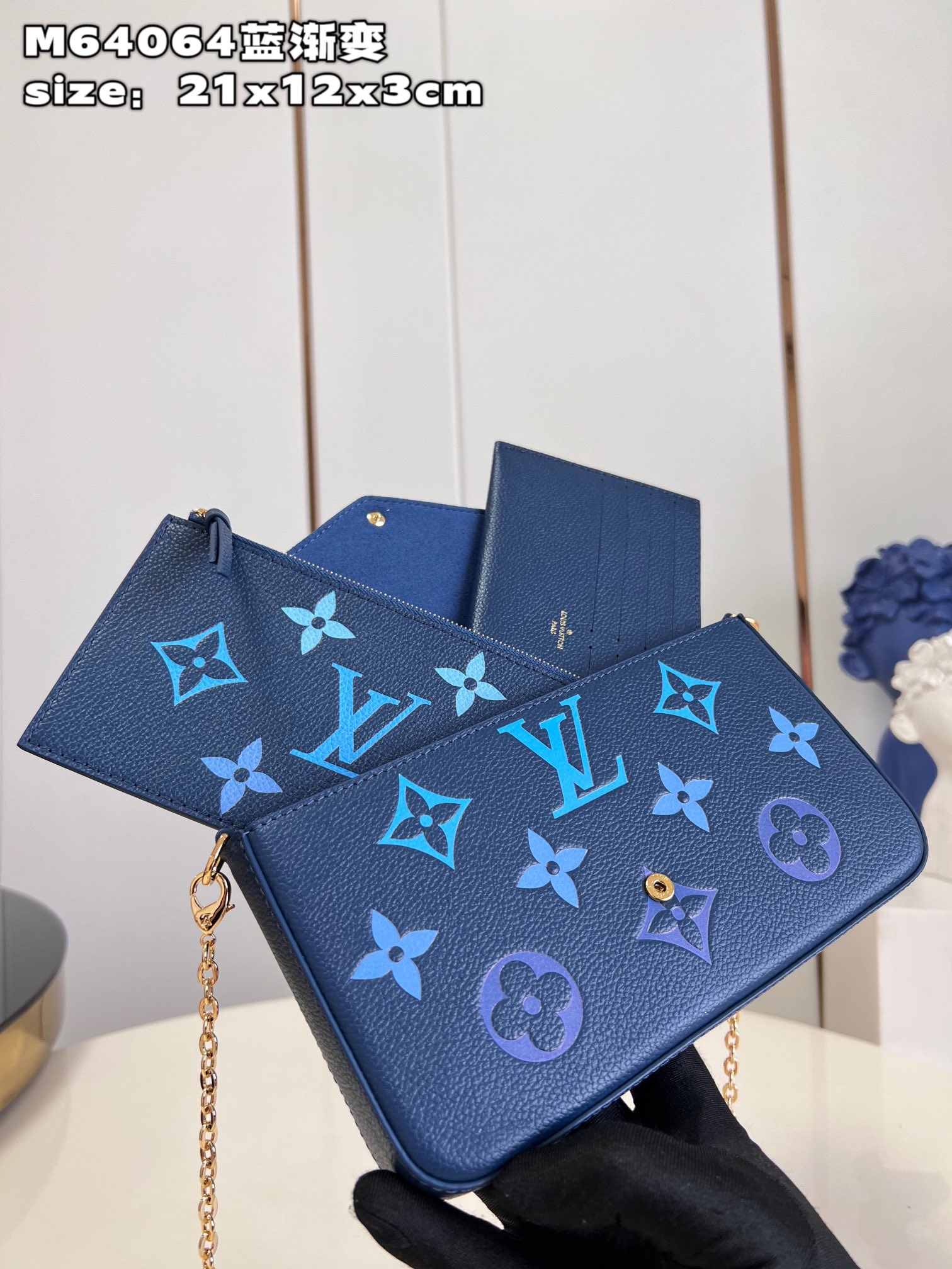 l**is V*t*n  pochette félicie