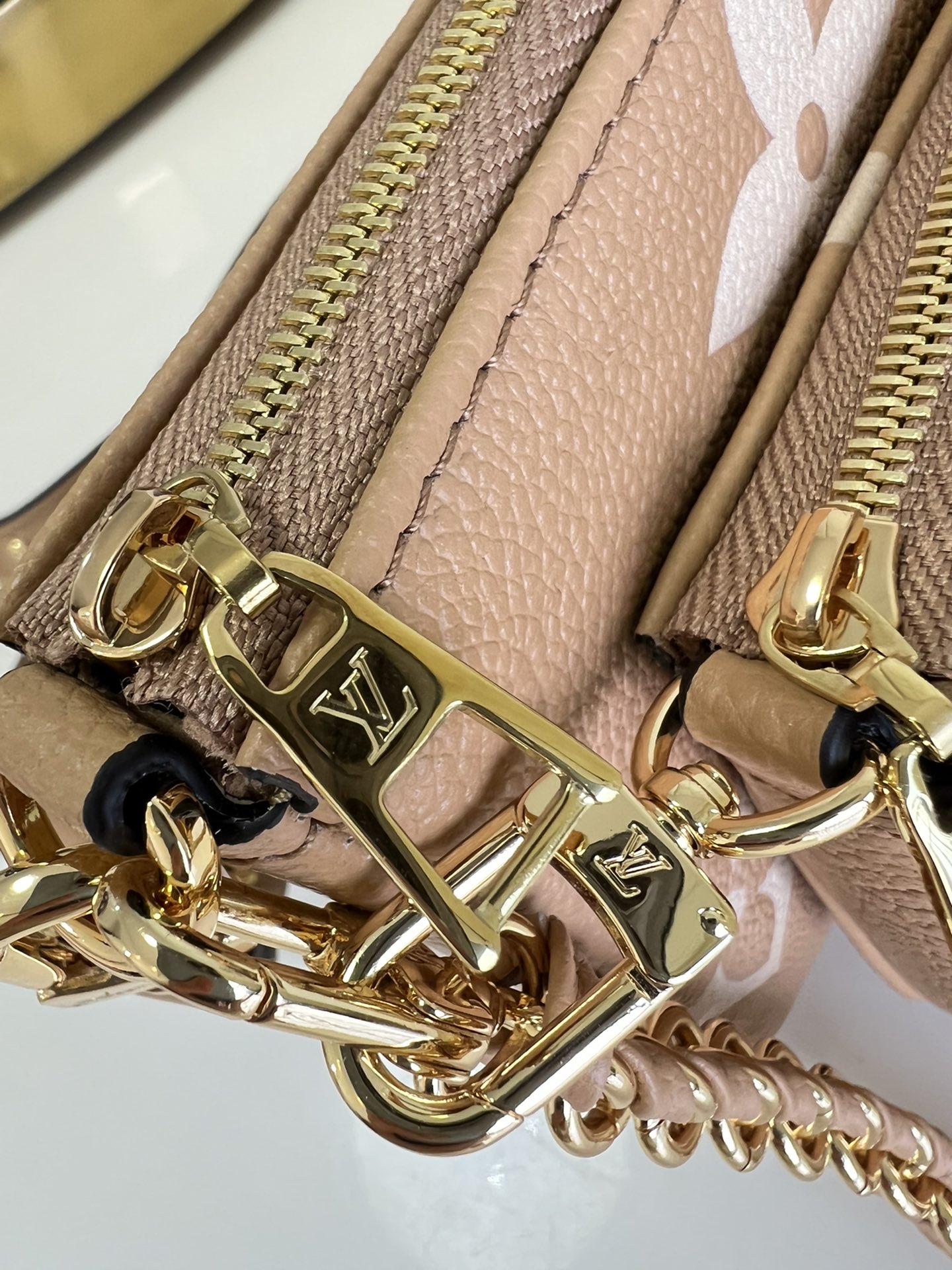 l**is V*t*n multi pochette accessoires