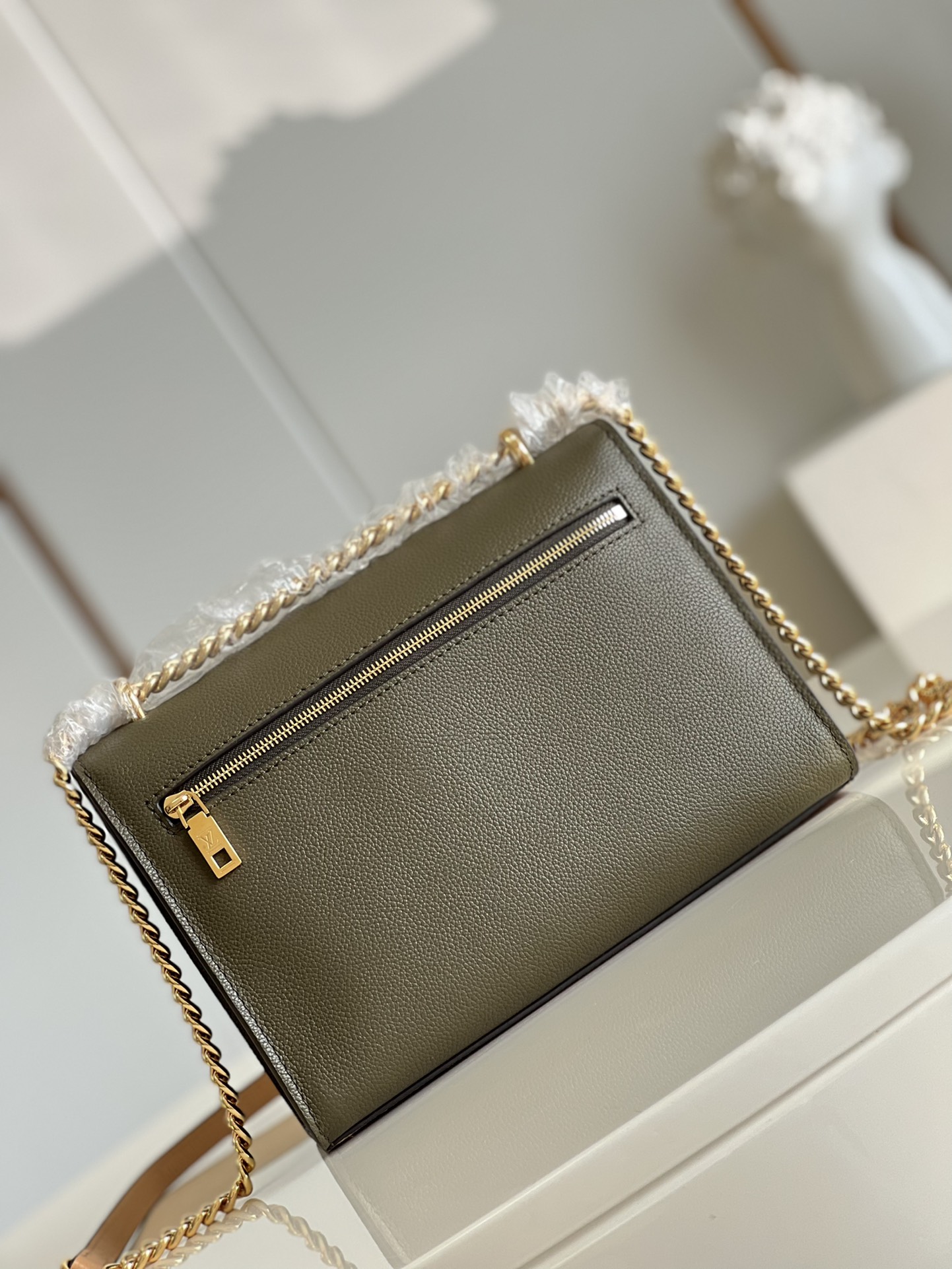 l**is V*t*n mylockme chain bag