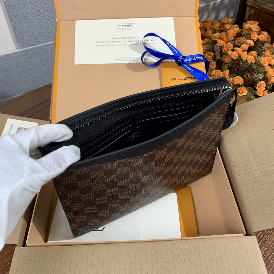 l**is V*t*n pochette voyage medium handbag