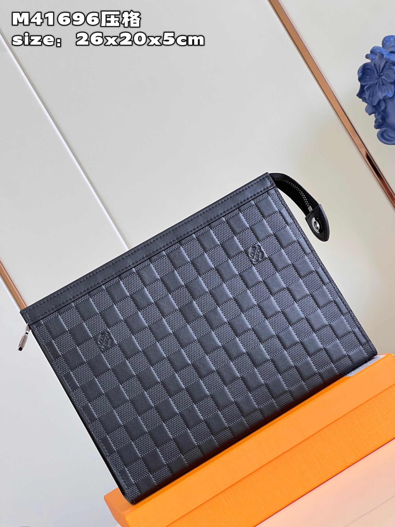l**is V*t*n pochette voyage medium handbag