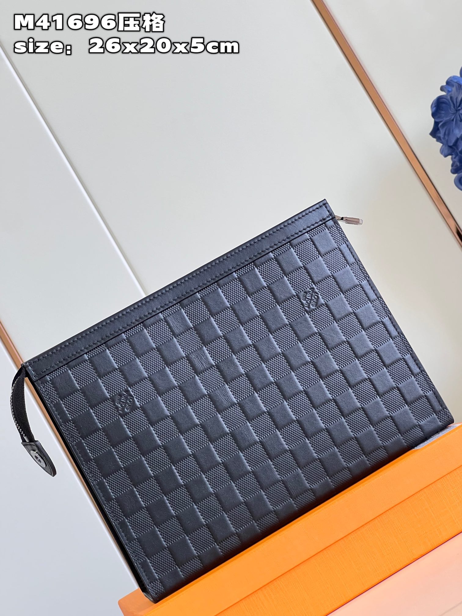 l**is V*t*n pochette voyage medium handbag