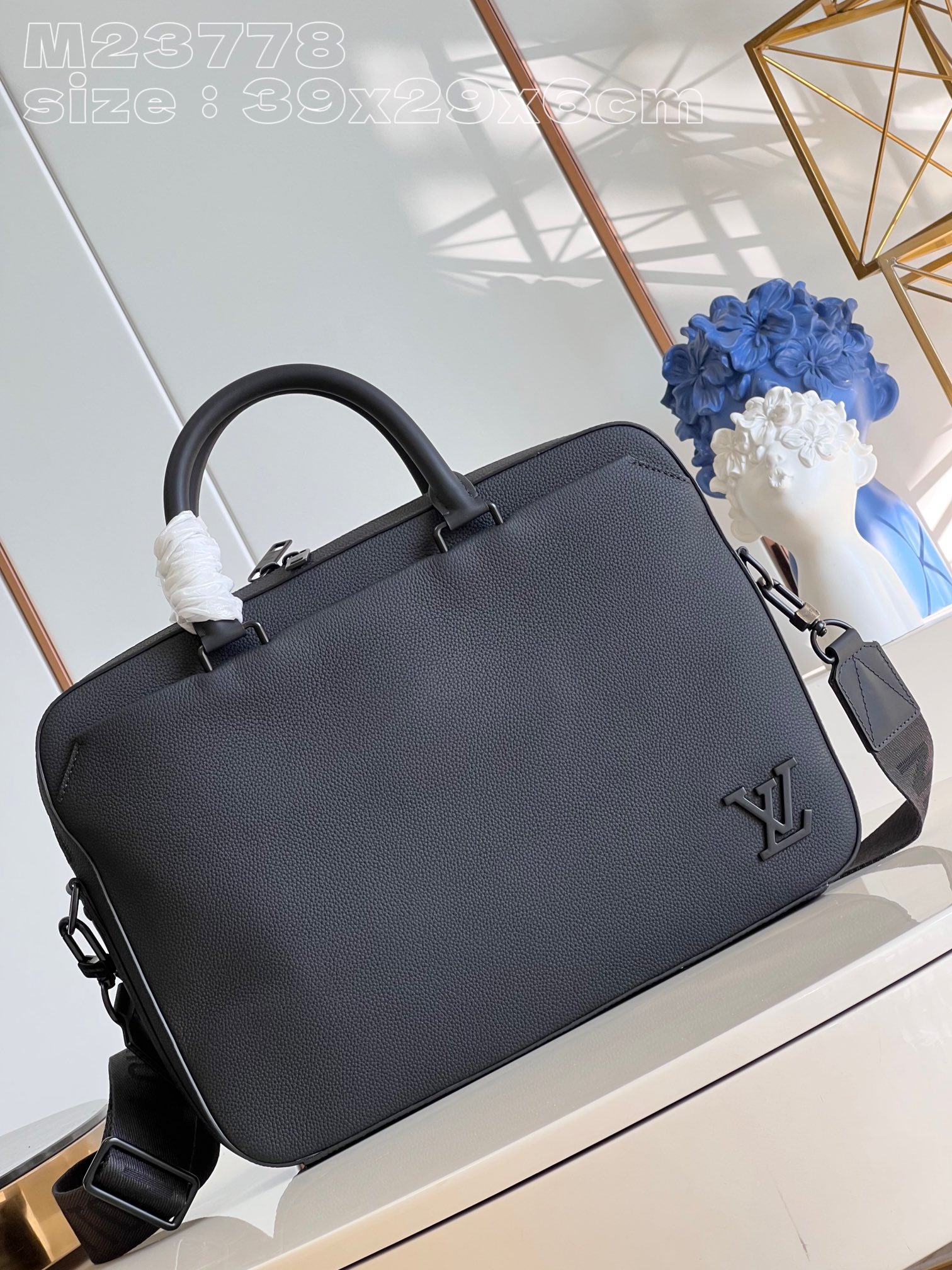 l**is V*t*n pilot briefcase
