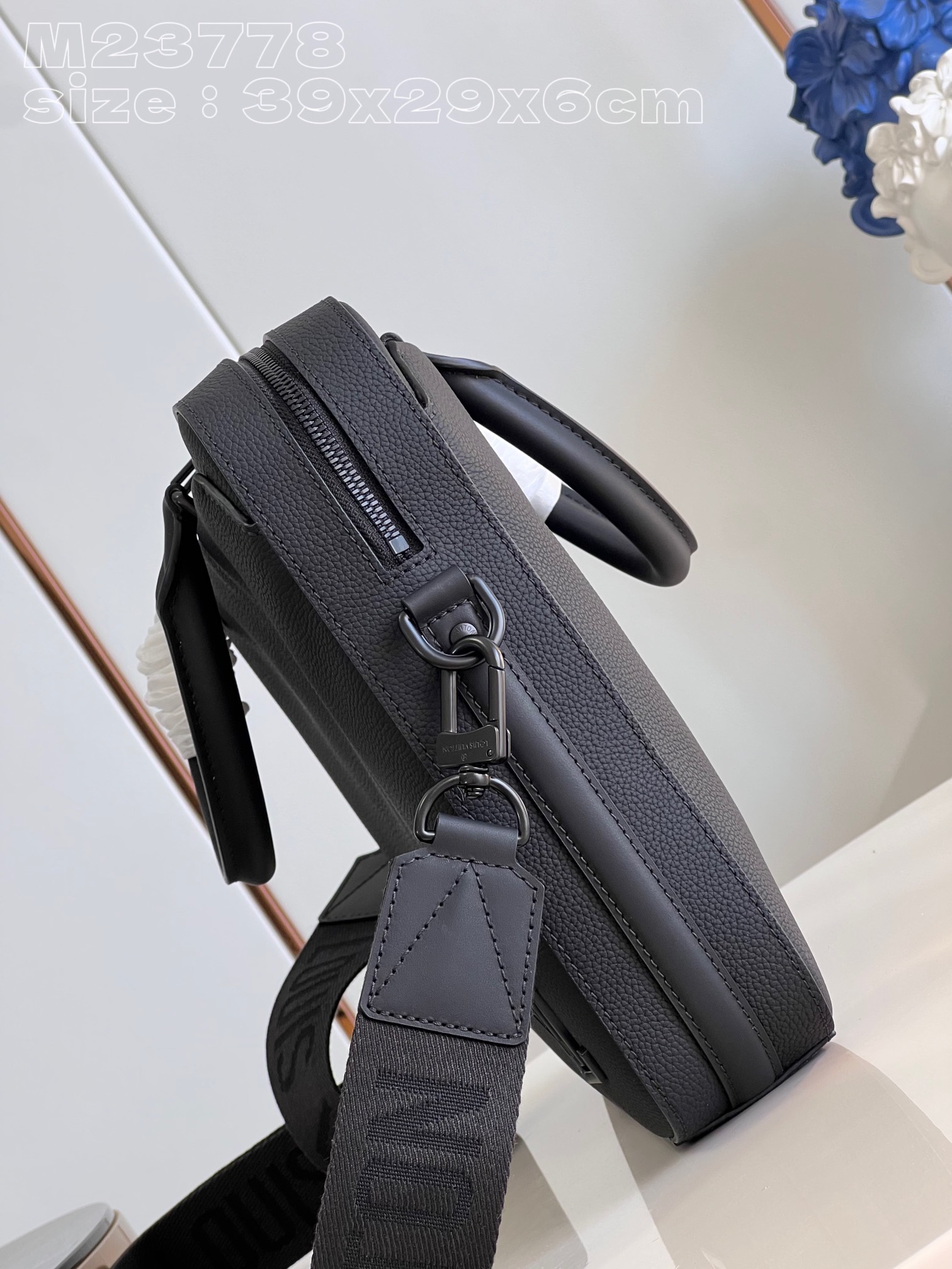 l**is V*t*n pilot briefcase