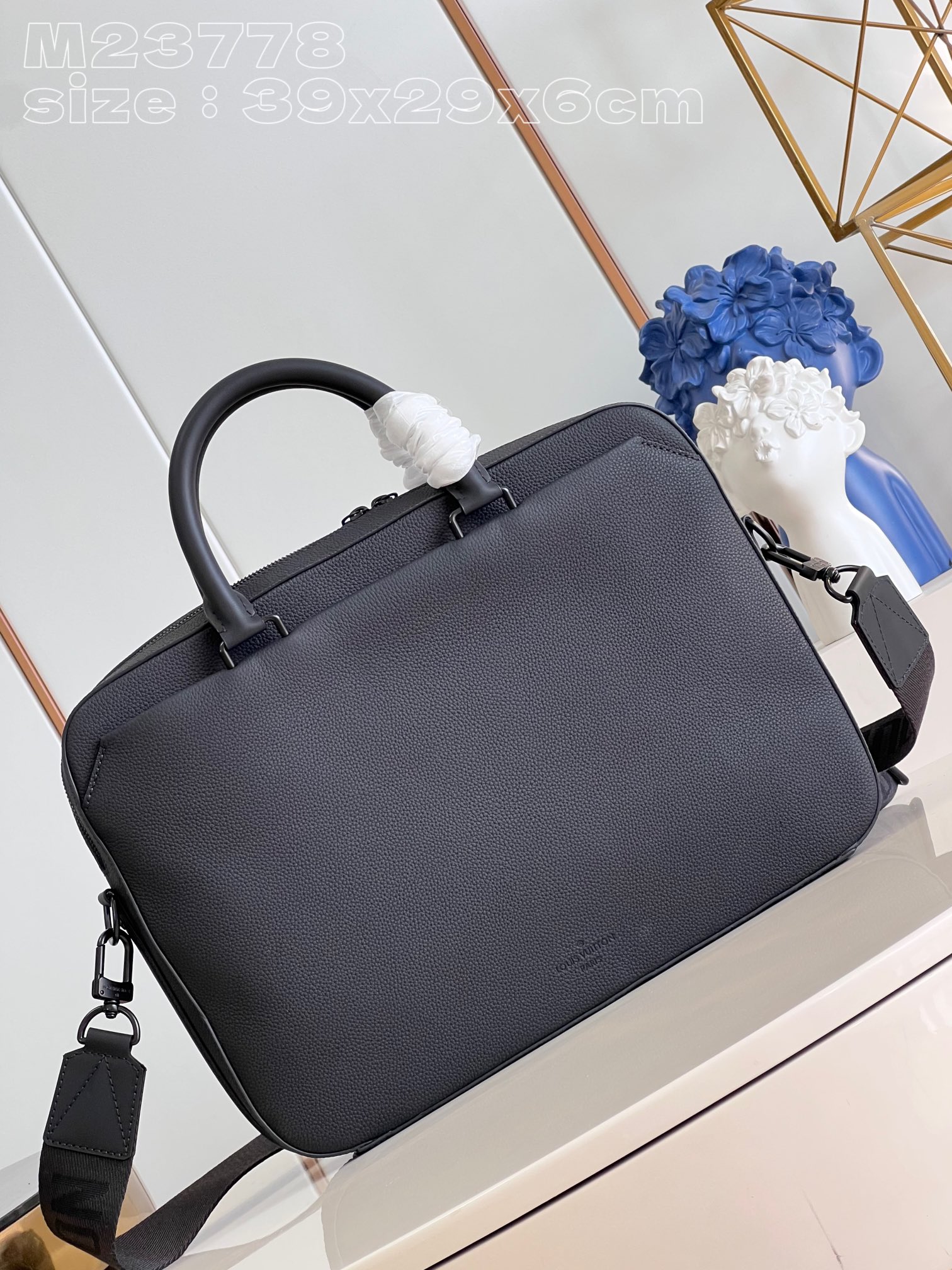 l**is V*t*n pilot briefcase