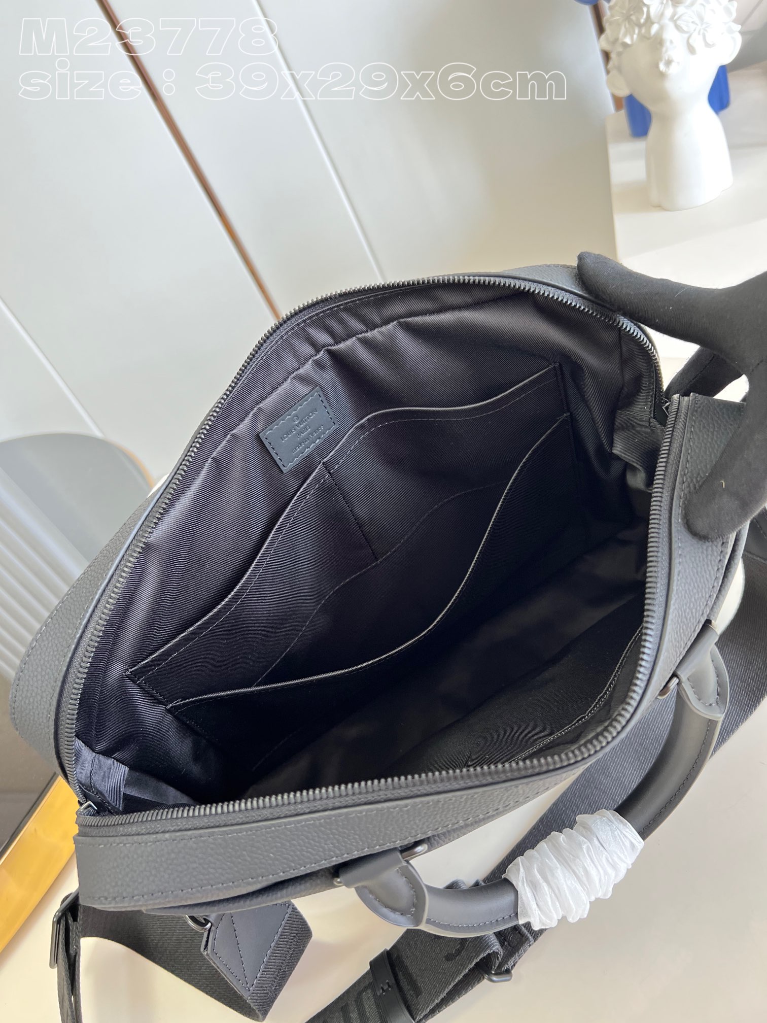 l**is V*t*n pilot briefcase