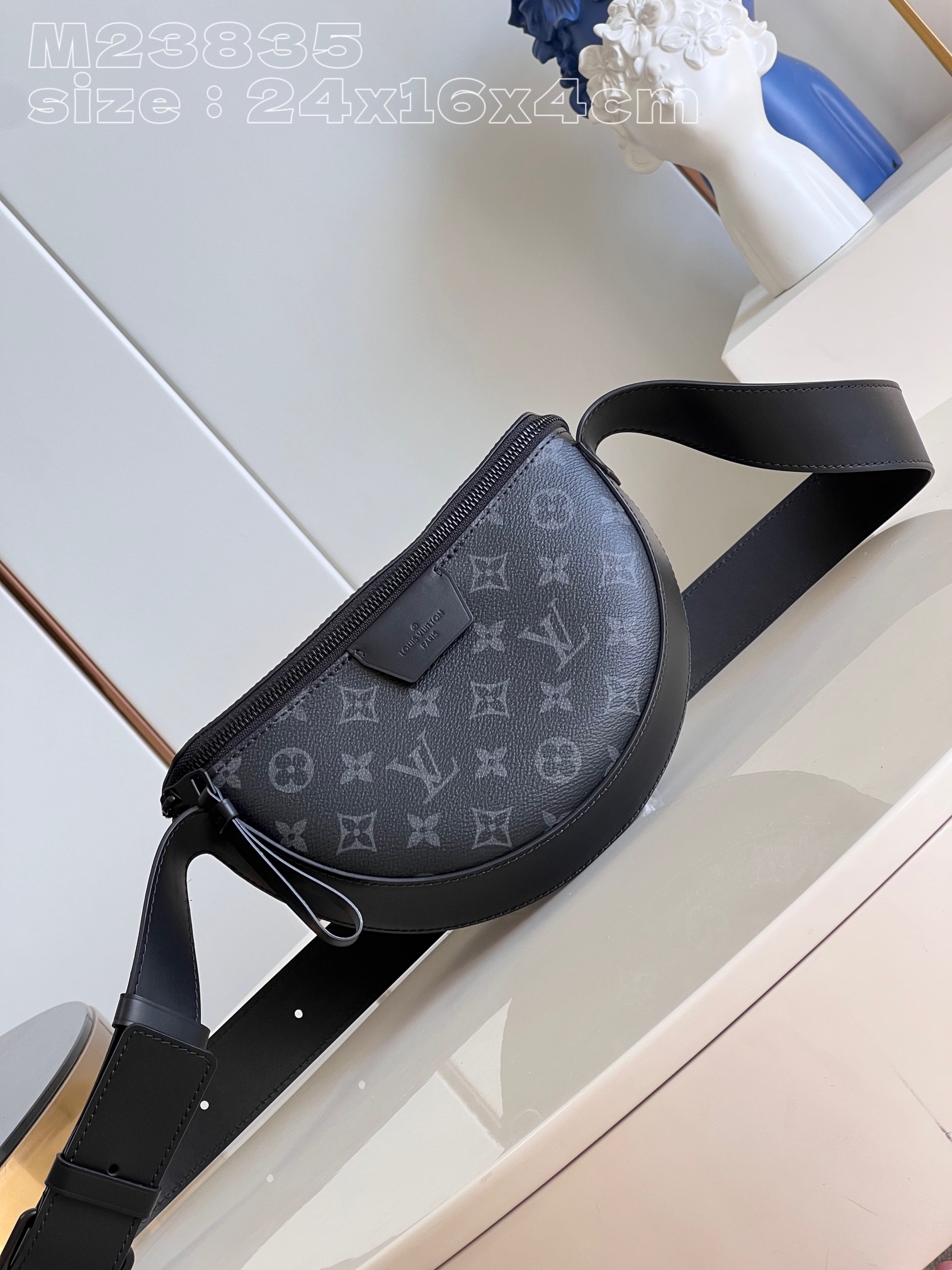 l**is V*t*n lv moon crossbody