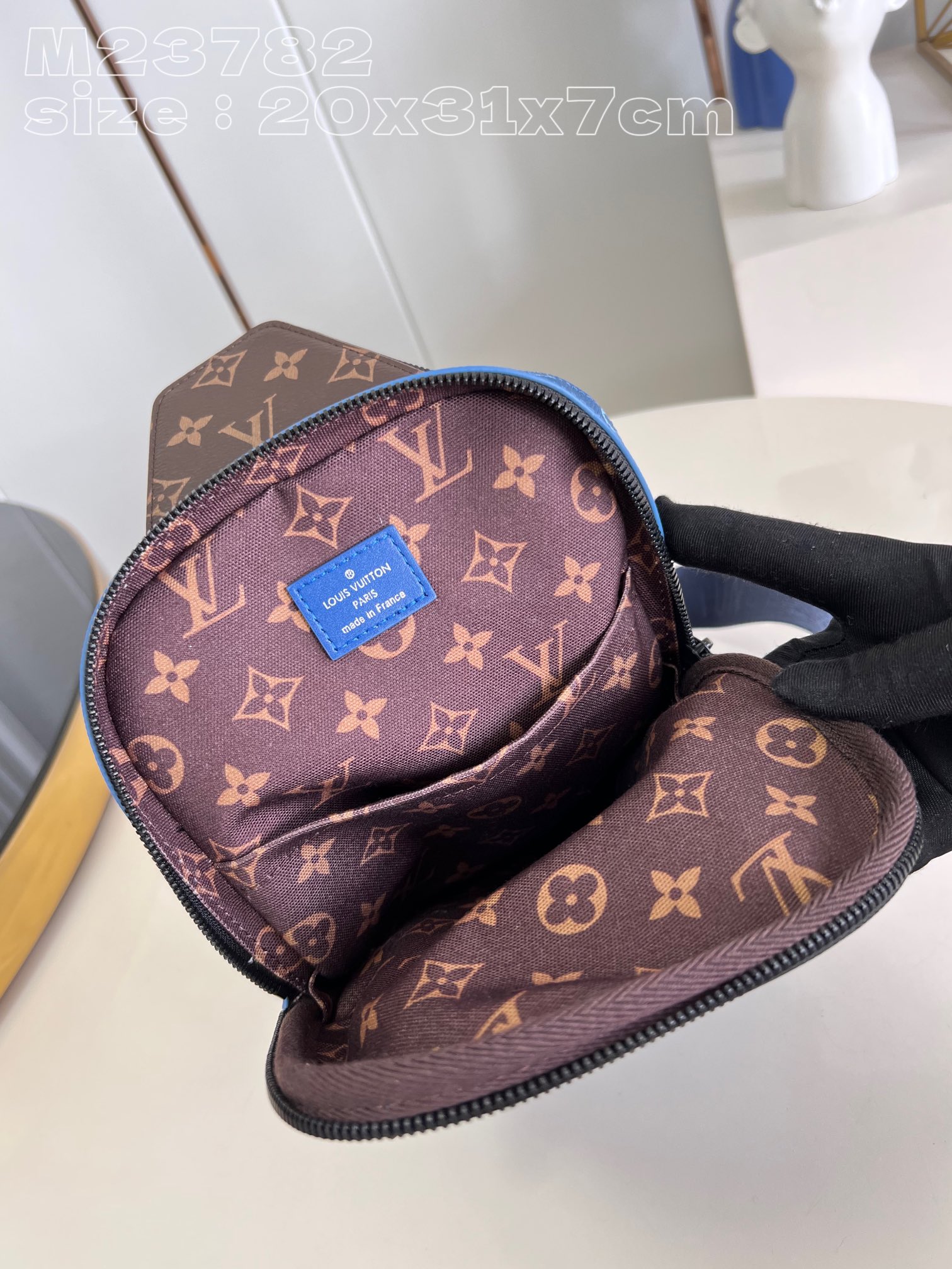 l**is V*t*n avenue slingbag nm