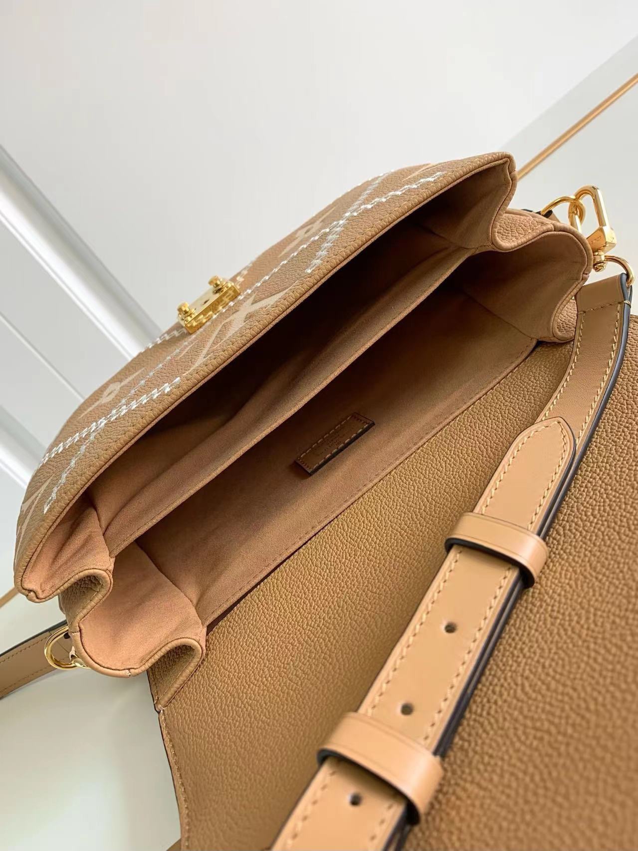 l**is V*t*n métis handbag