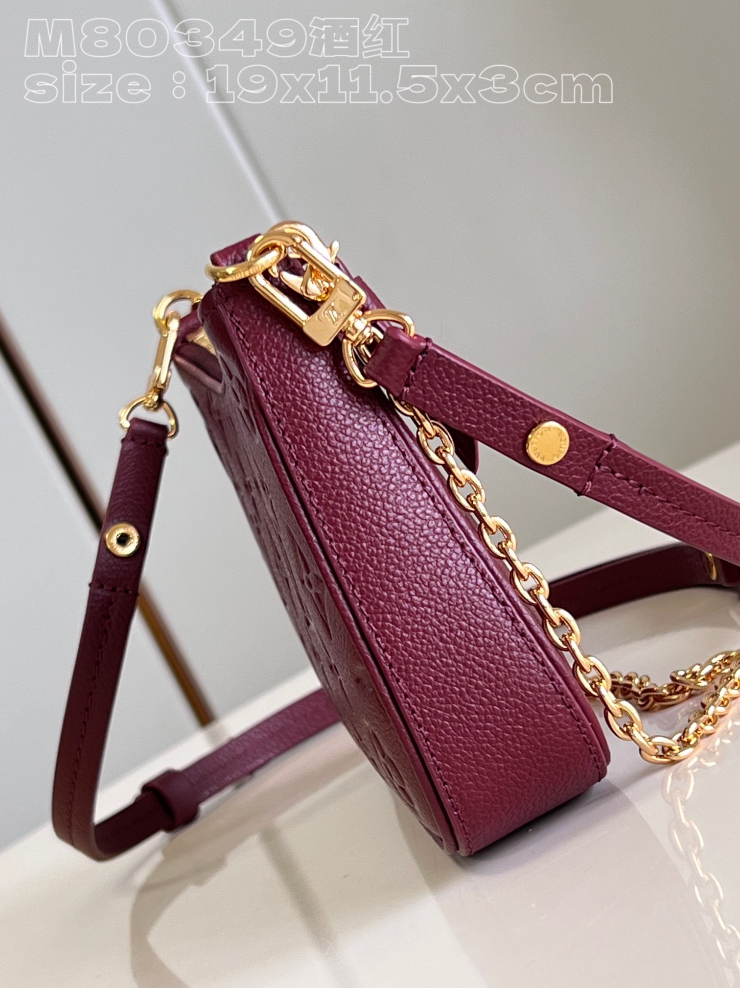 l**is V*t*n  easy pouch on strap handbag