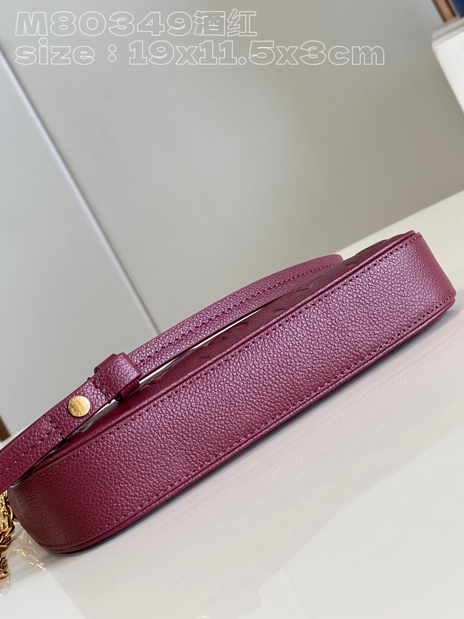 l**is V*t*n  easy pouch on strap handbag