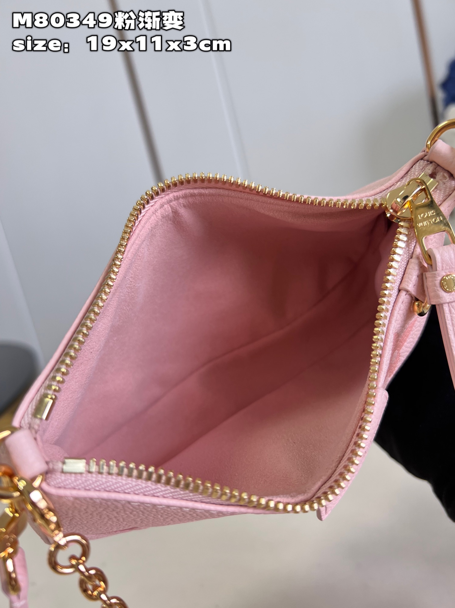 l**is V*t*n  easy pouch on strap handbag