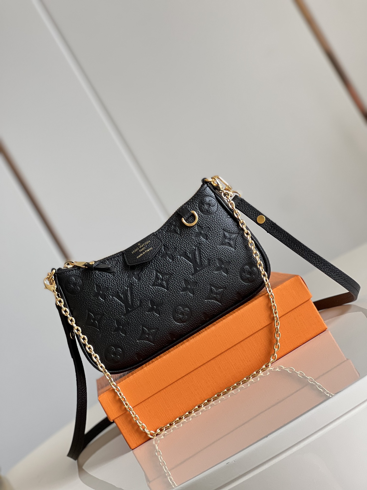 l**is V*t*n easy pouch on strap handbag