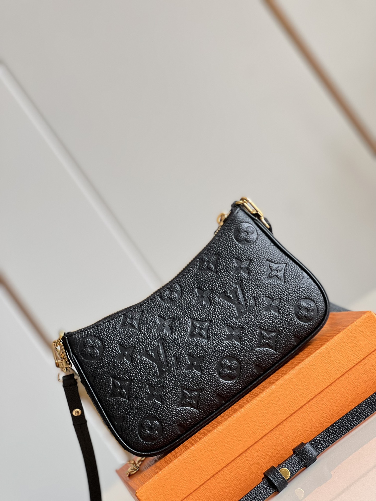l**is V*t*n easy pouch on strap handbag