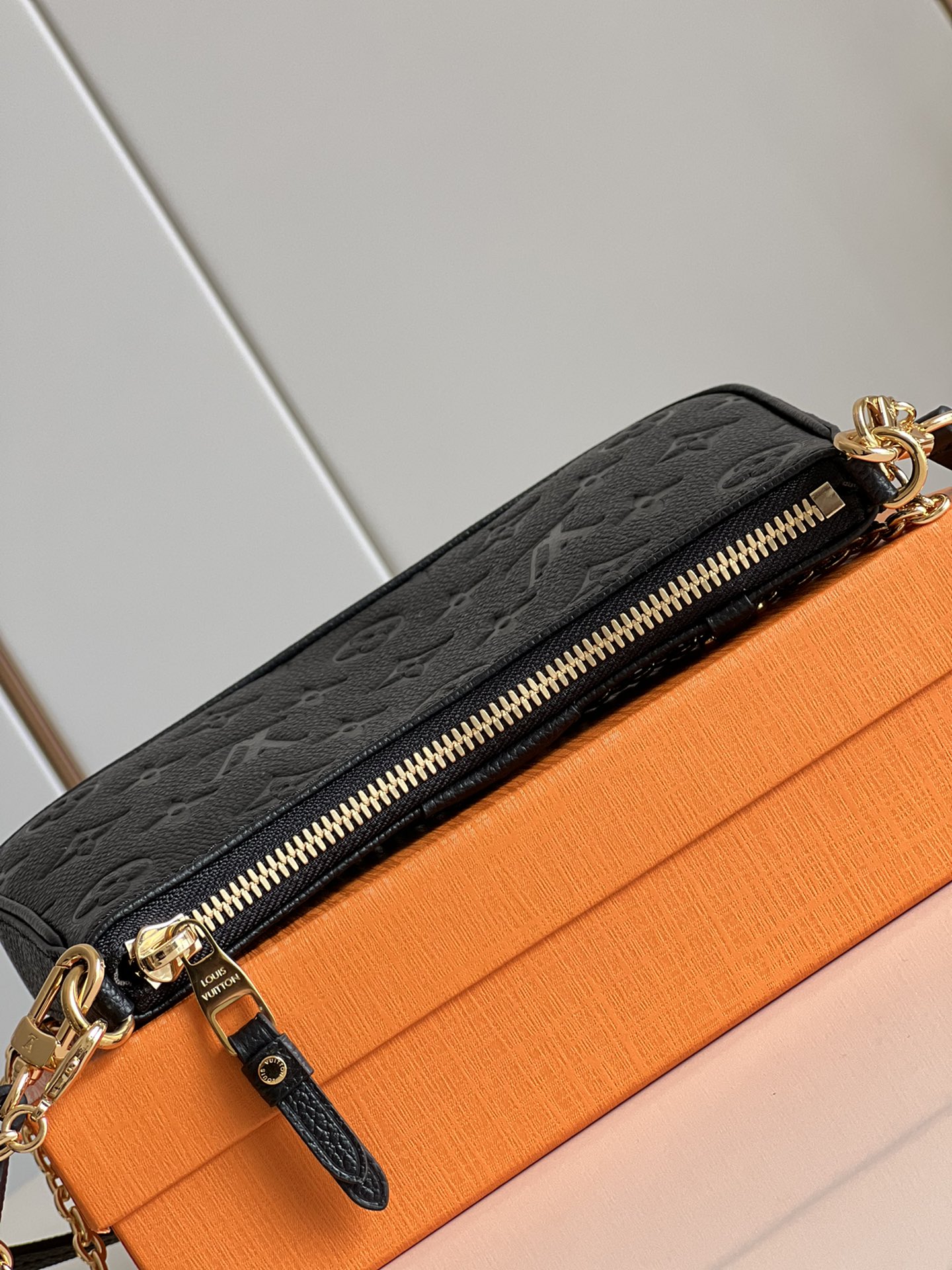 l**is V*t*n easy pouch on strap handbag