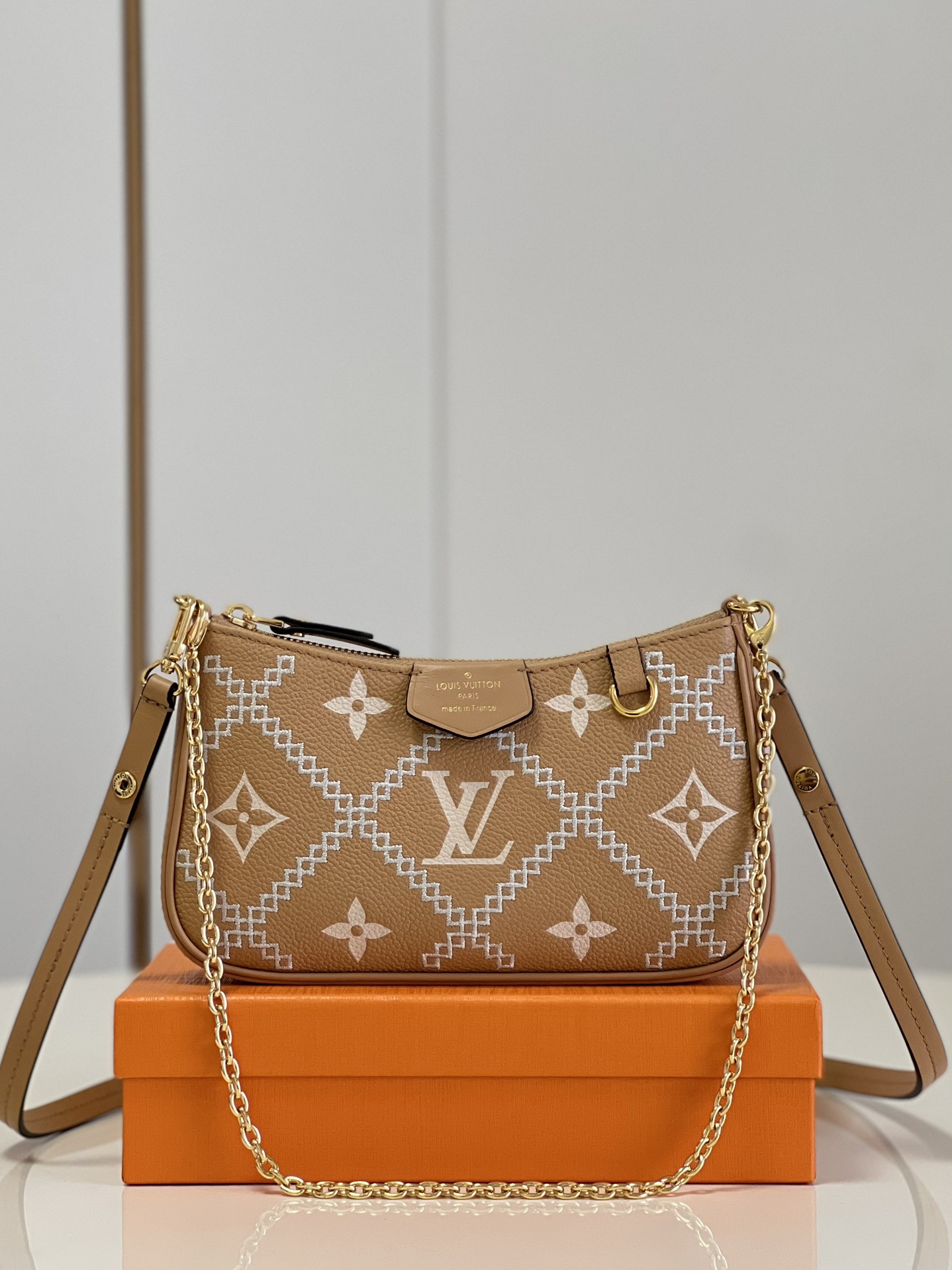 l**is V*t*n  easy pouch on strap handbag