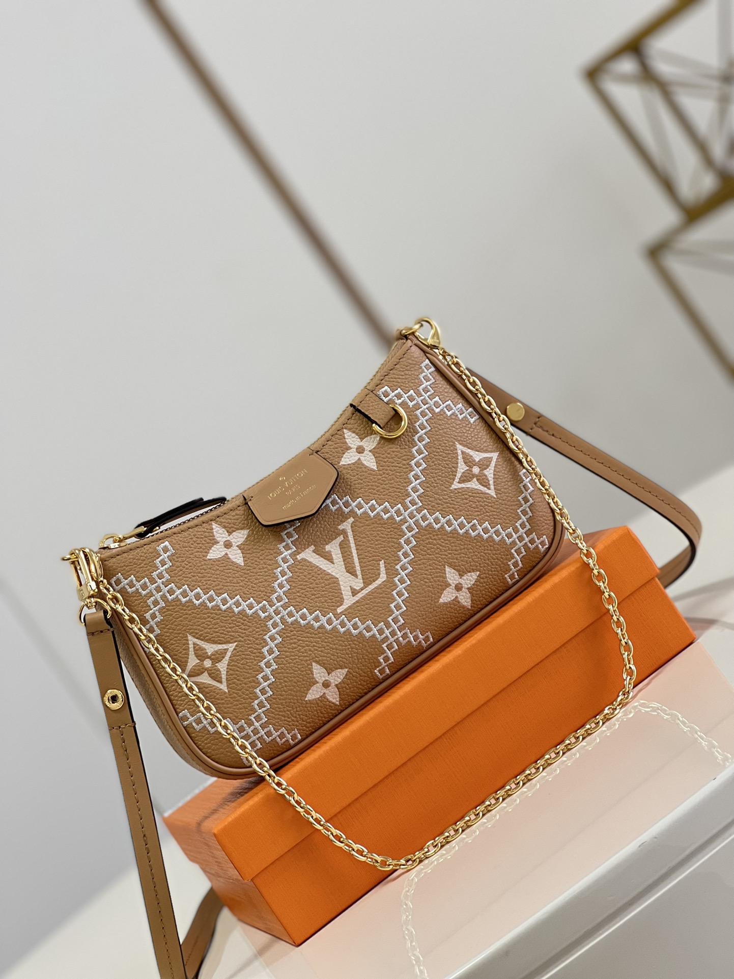 l**is V*t*n  easy pouch on strap handbag