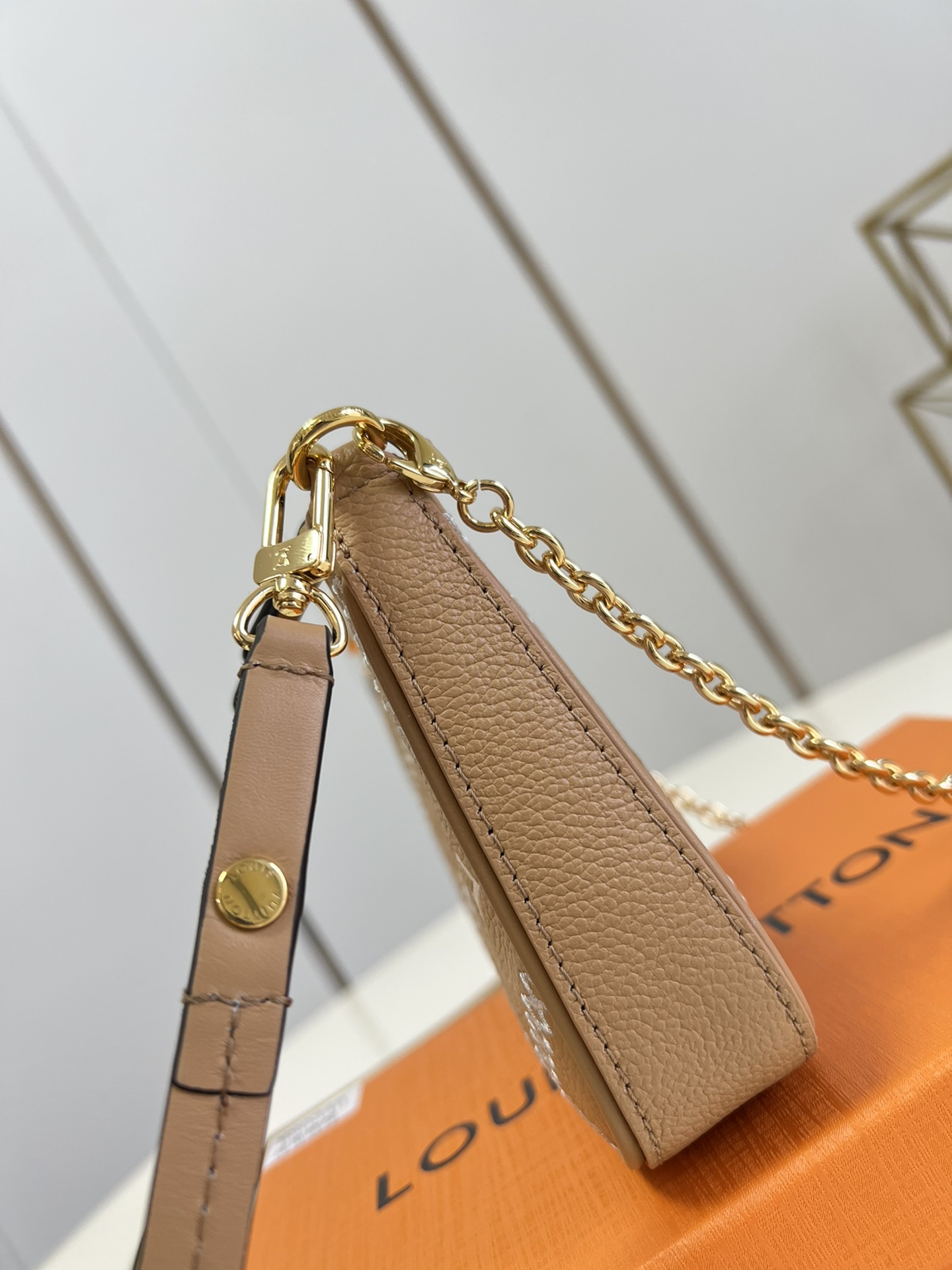 l**is V*t*n  easy pouch on strap handbag