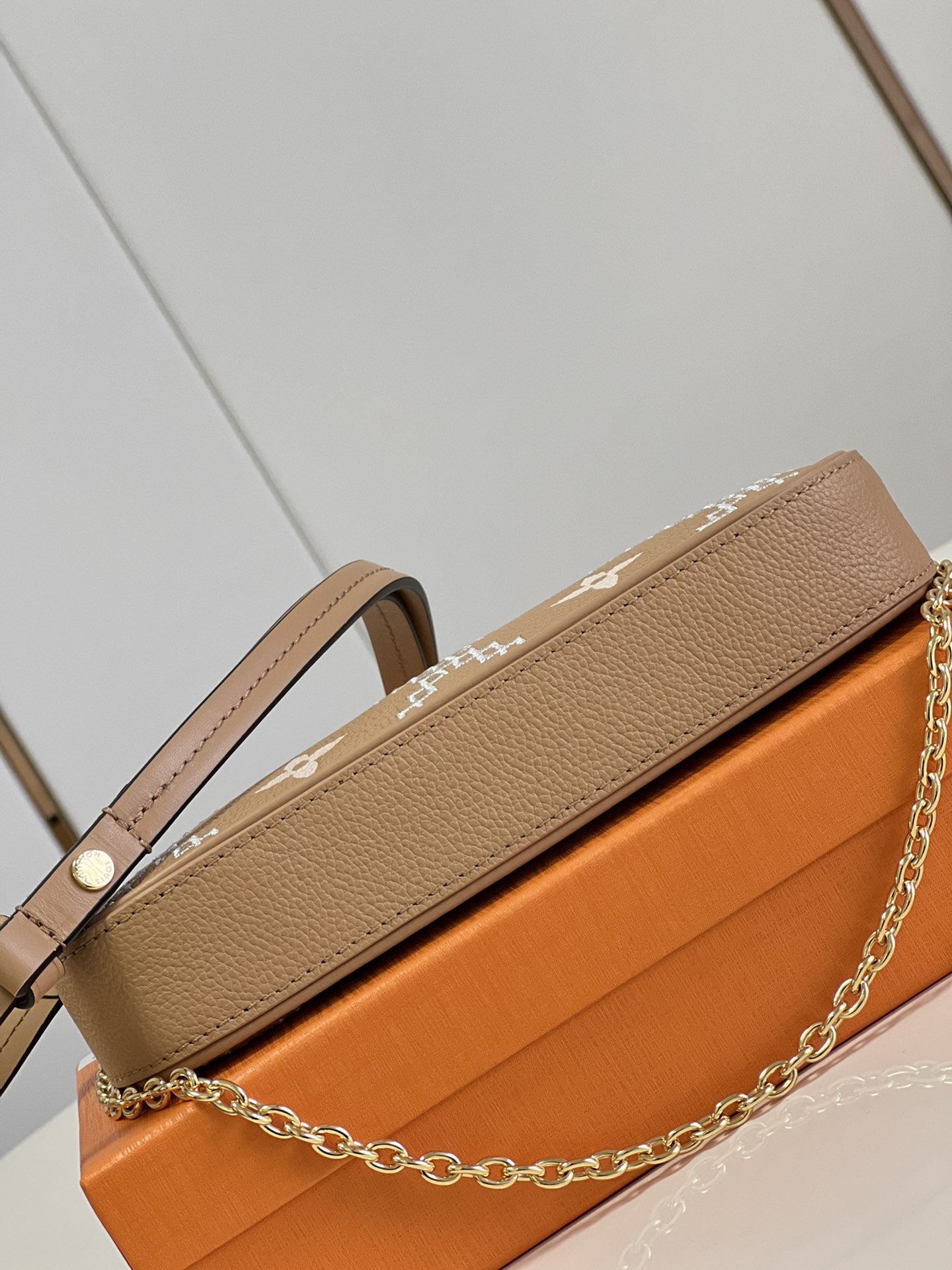 l**is V*t*n  easy pouch on strap handbag