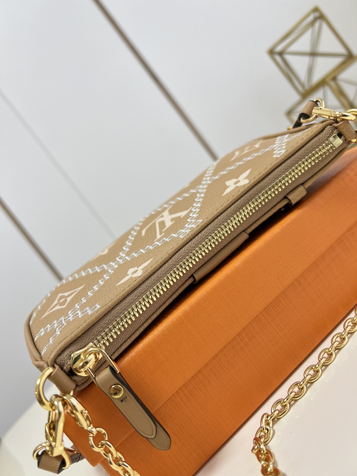 l**is V*t*n  easy pouch on strap handbag