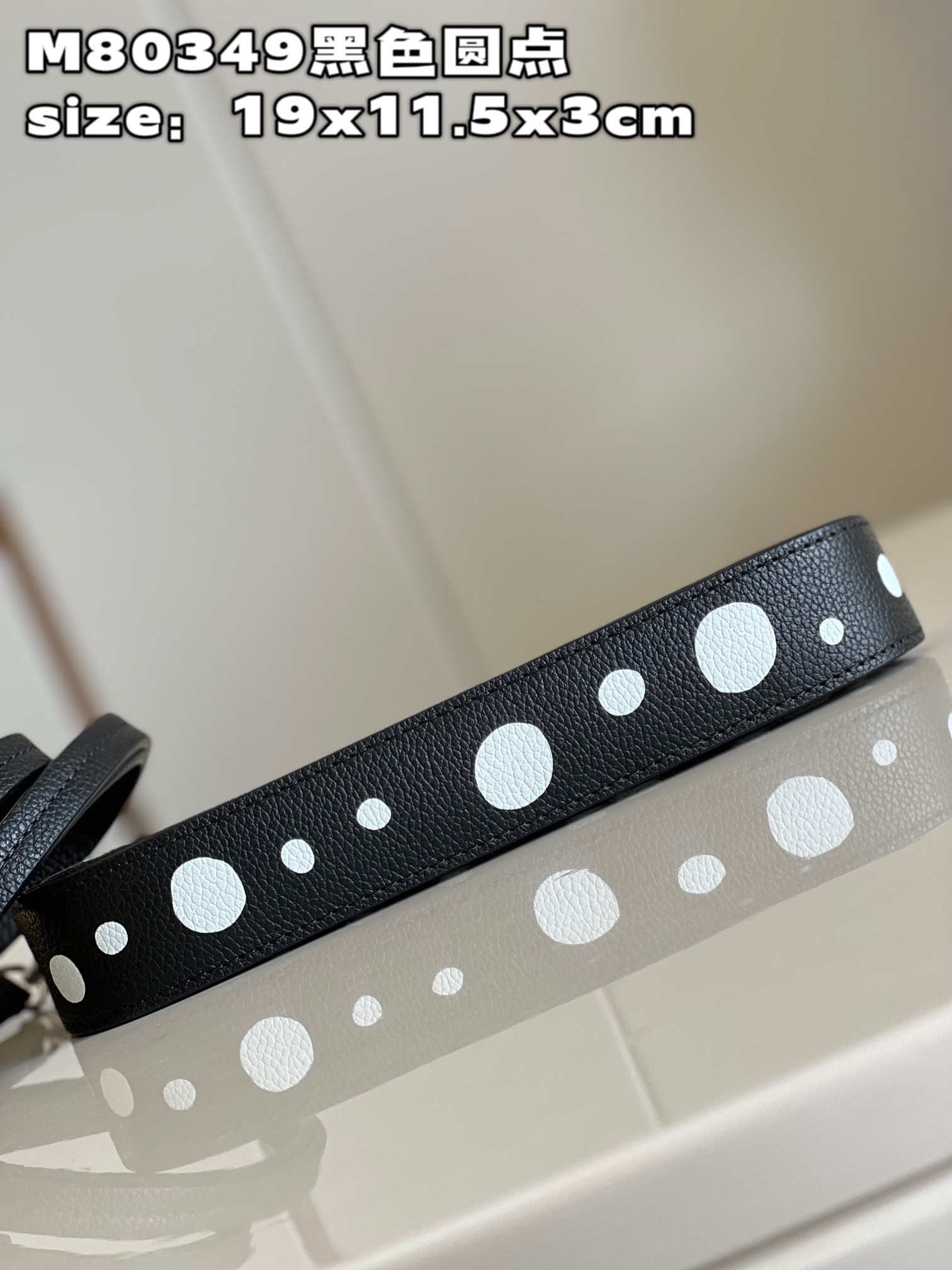 l**is V*t*n easy pouch on strap handbag