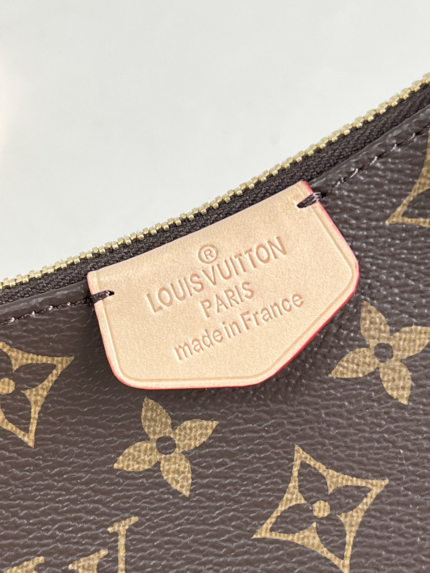 l**is V*t*n  easy pouch on strap handbag