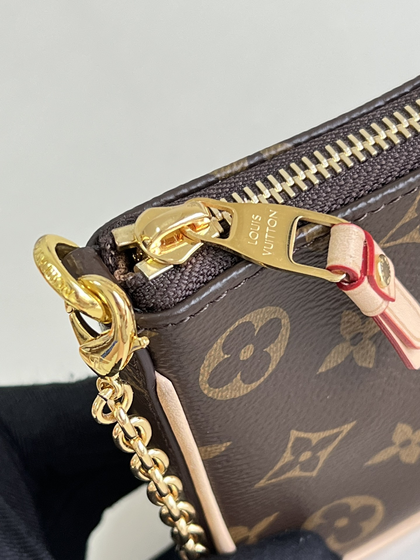 l**is V*t*n  easy pouch on strap handbag