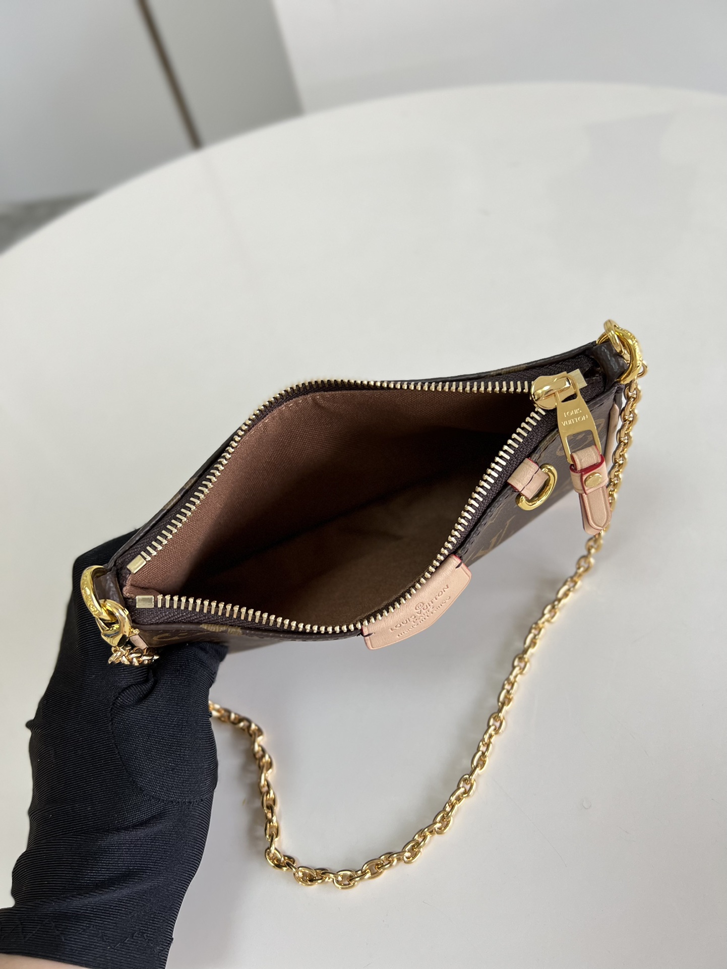 l**is V*t*n  easy pouch on strap handbag