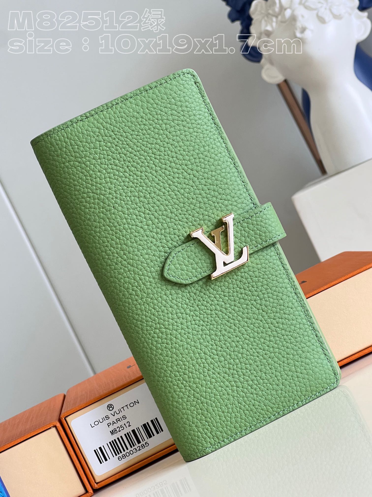 l**is V*t*n lv vertical wallet