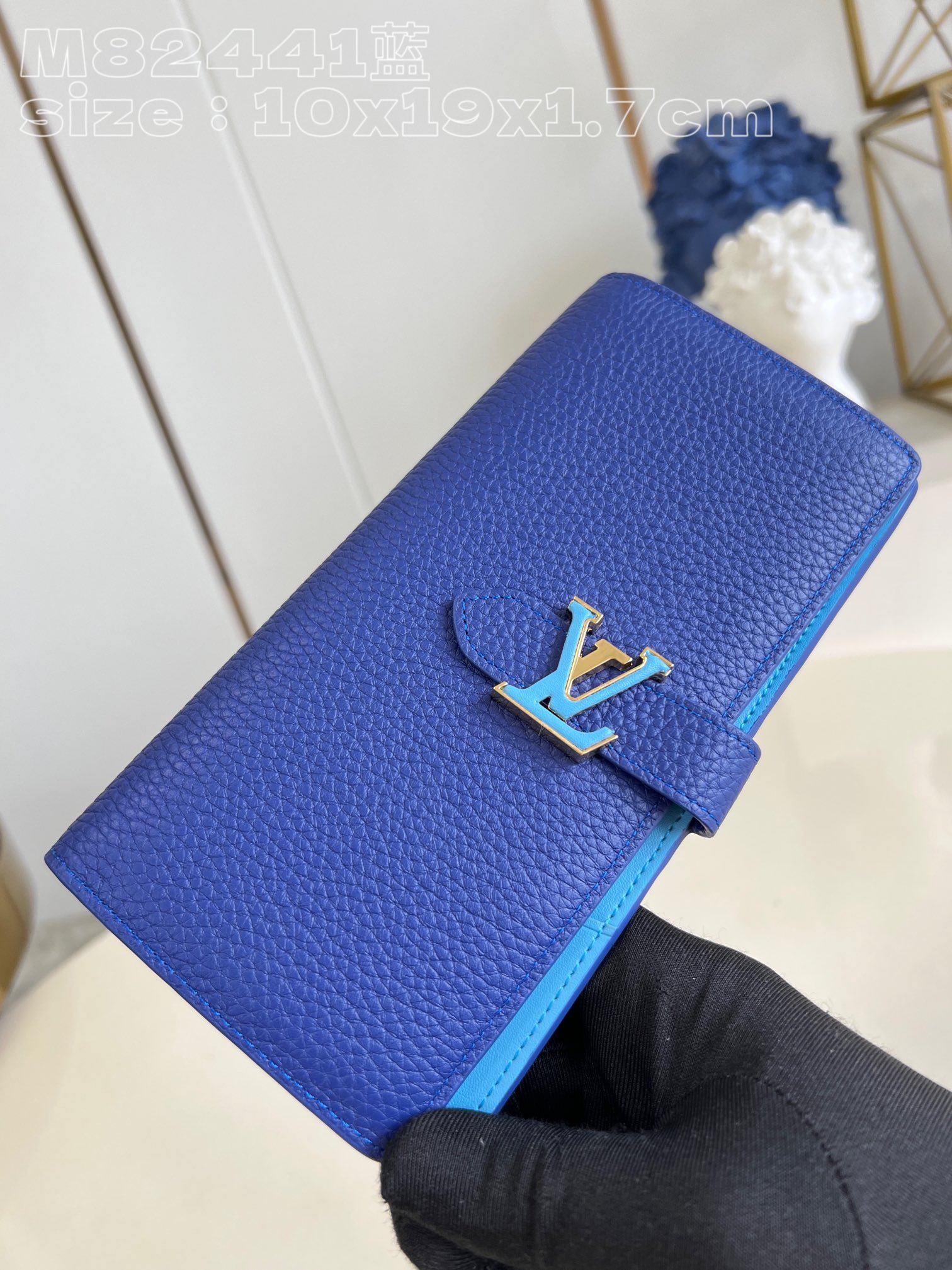 l**is V*t*n vertical wallet
