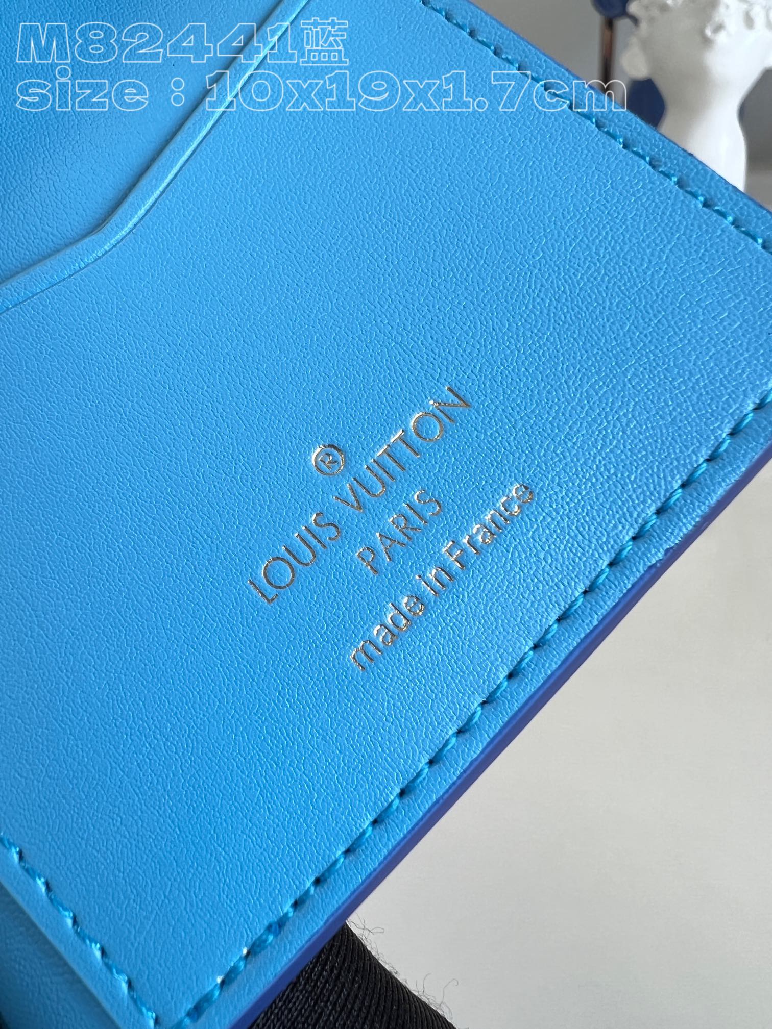 l**is V*t*n vertical wallet