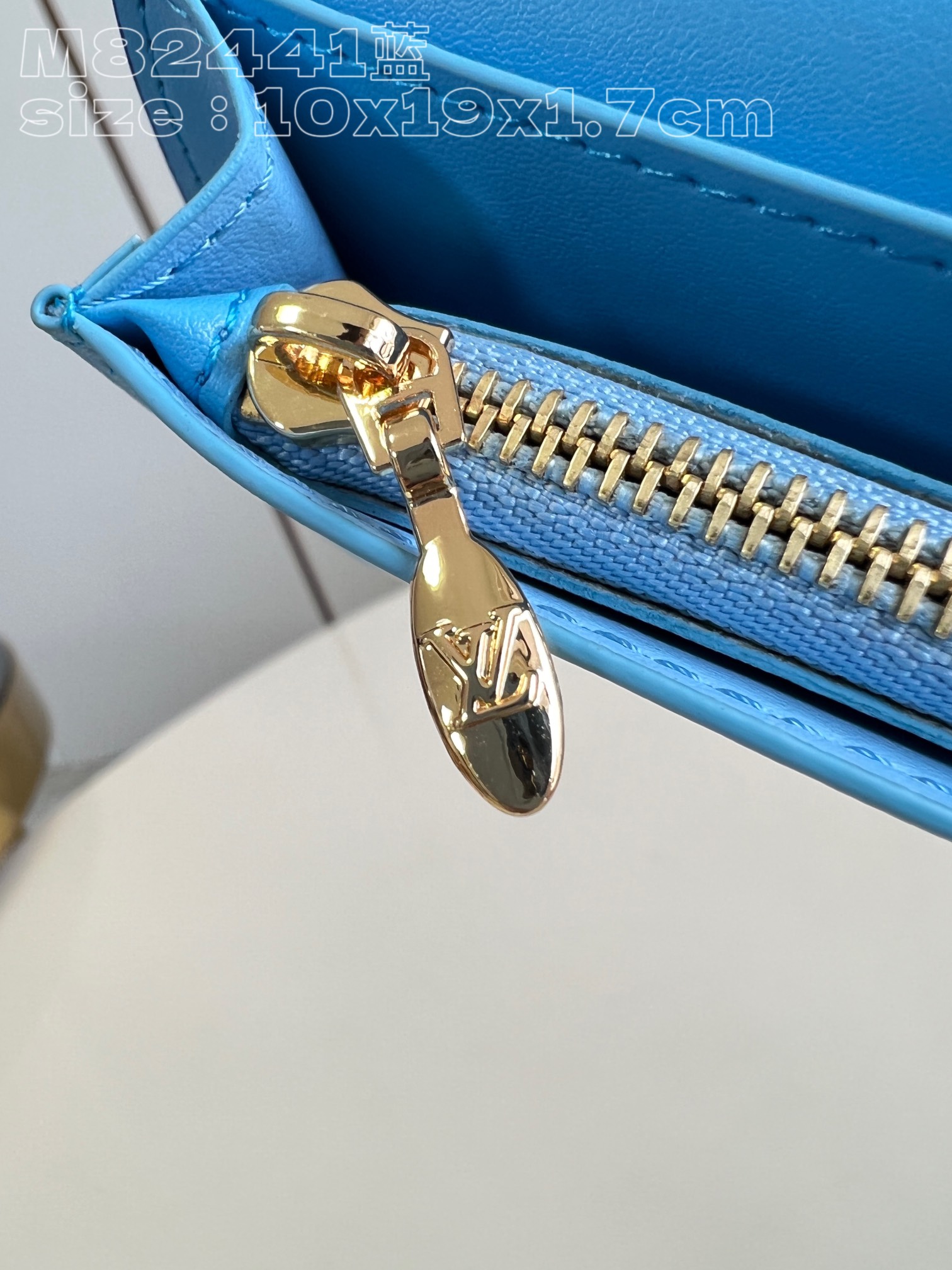 l**is V*t*n vertical wallet