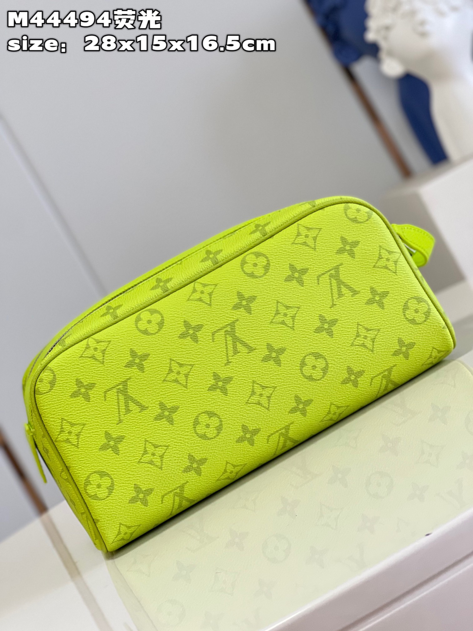 l**is V*t*n dopp kit toilet pouch