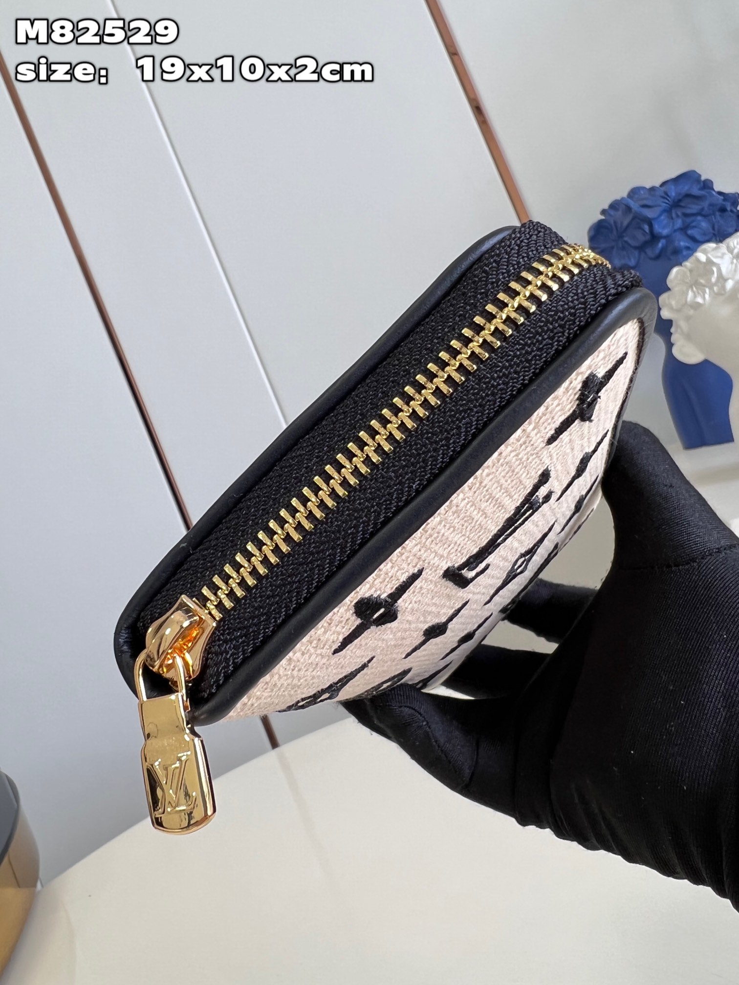 l**is V*t*n zippy wallet
