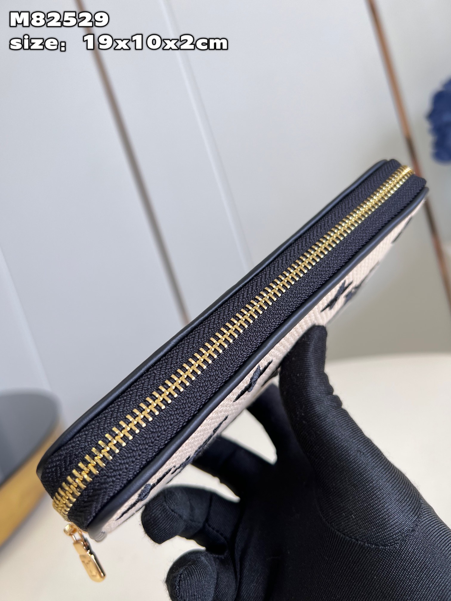 l**is V*t*n zippy wallet