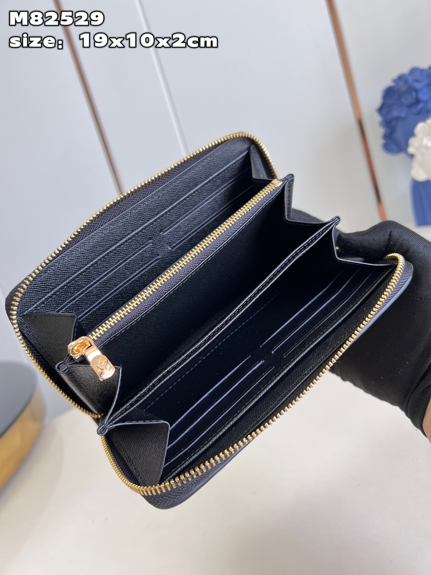 l**is V*t*n zippy wallet