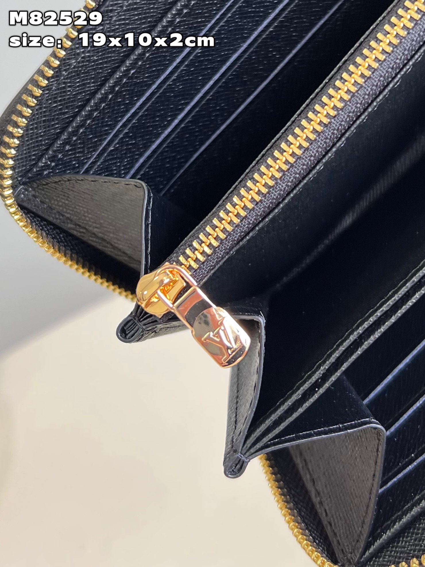 l**is V*t*n zippy wallet