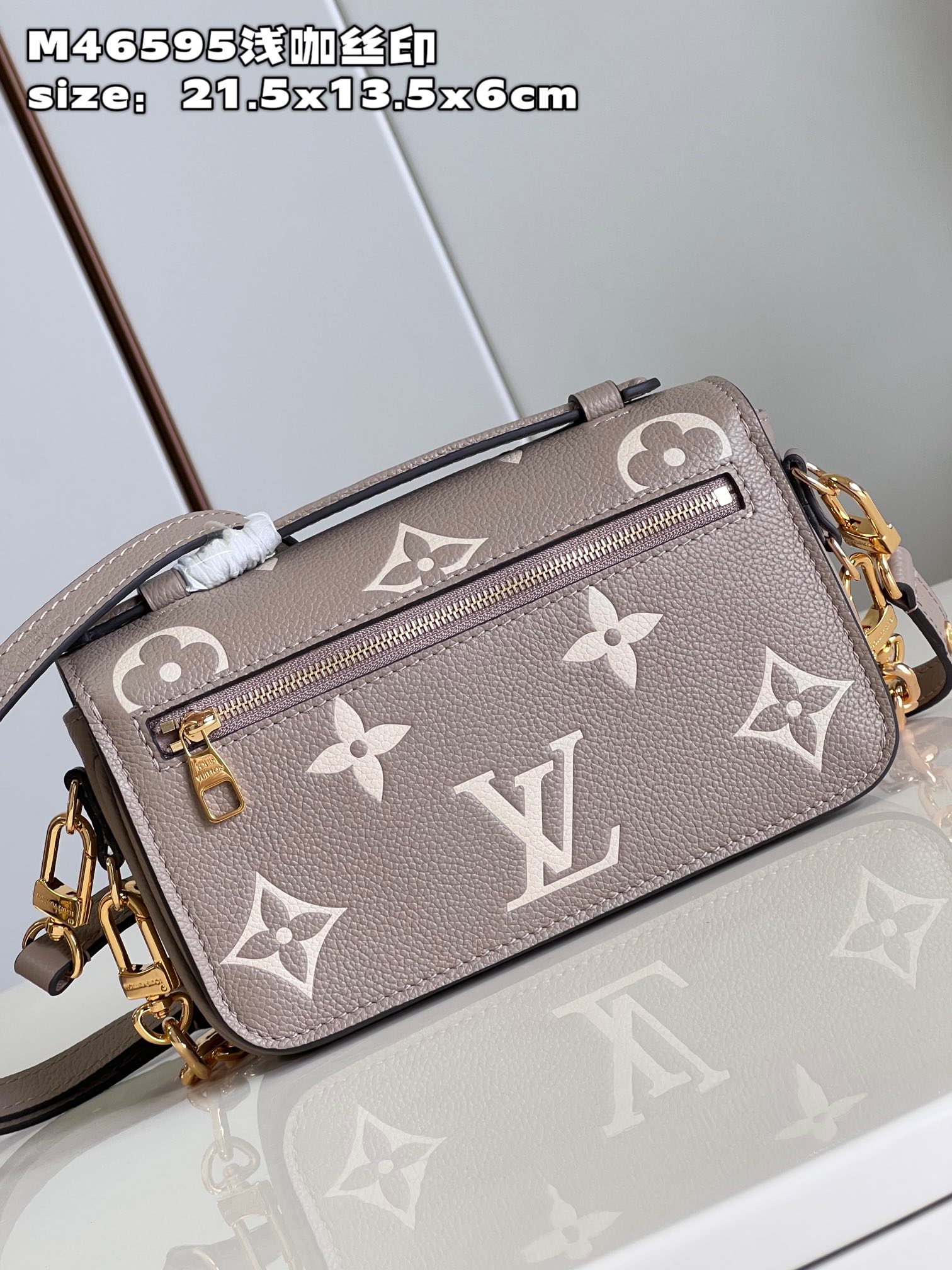 l**is V*t*n pochette métis east west