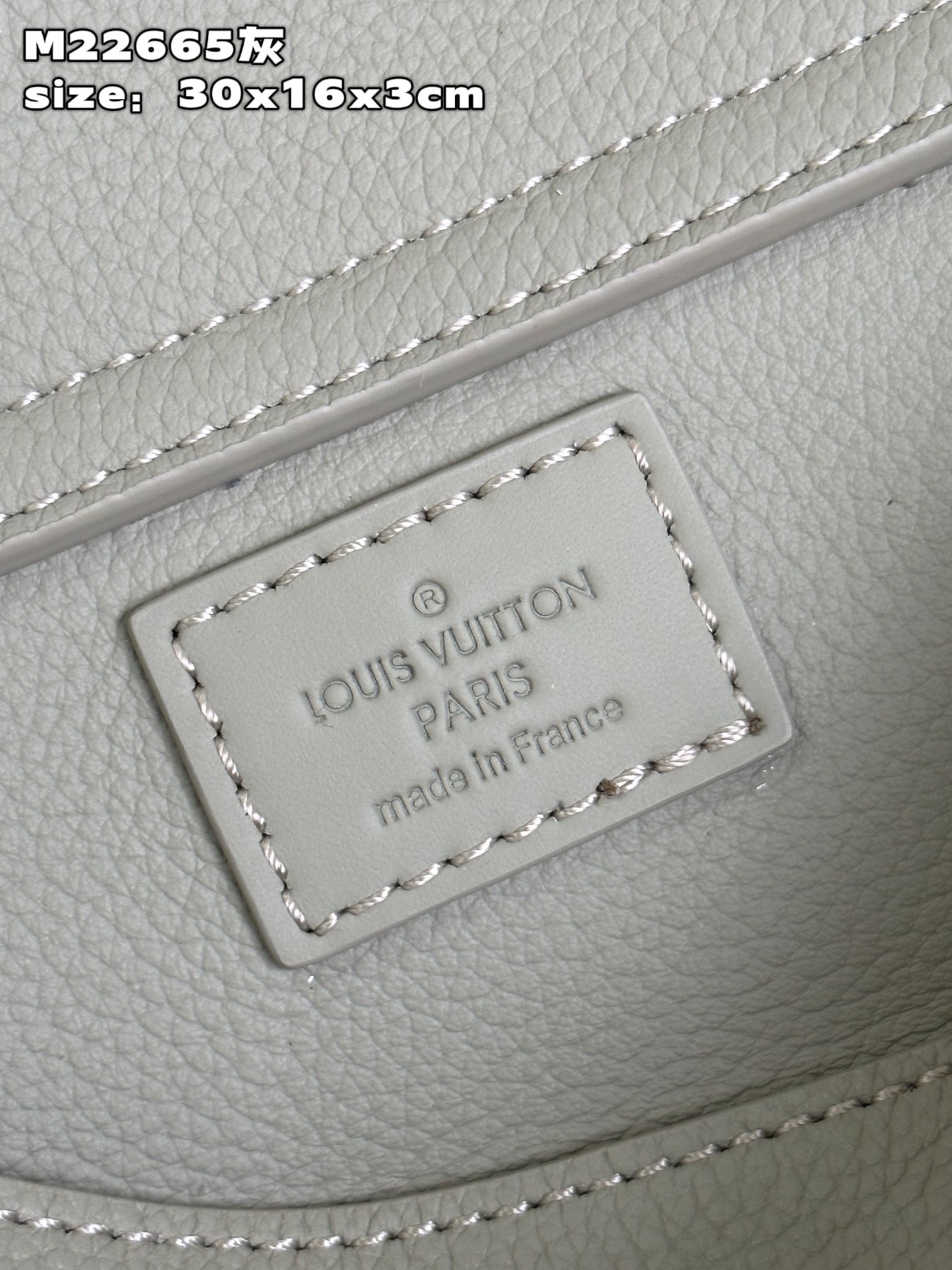 l**is V*t*n takeoff slingbag