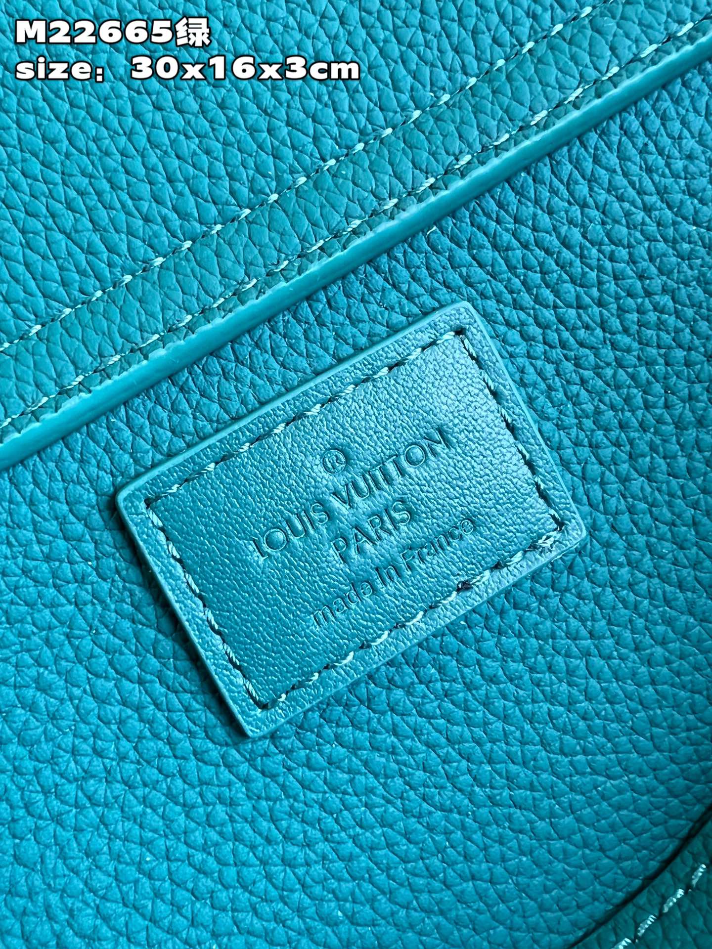 l**is V*t*n takeoff slingbag