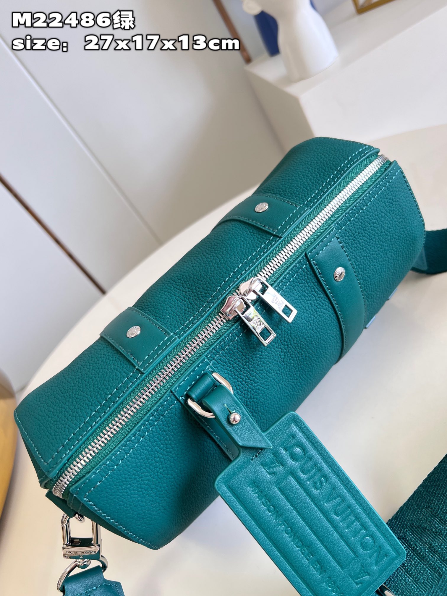 l**is V*t*n  city keepall