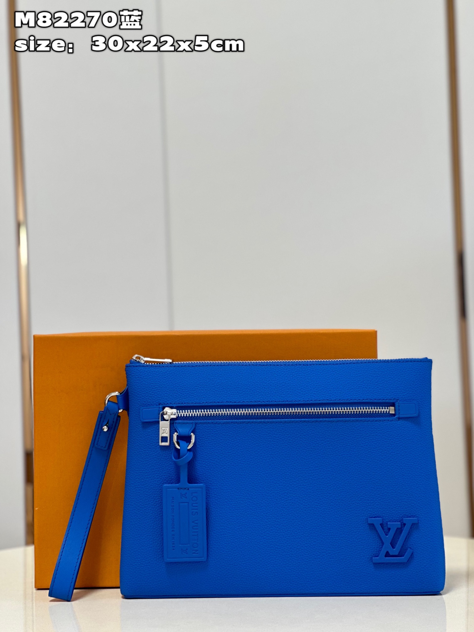 l**is V*t*n takeoff pouch