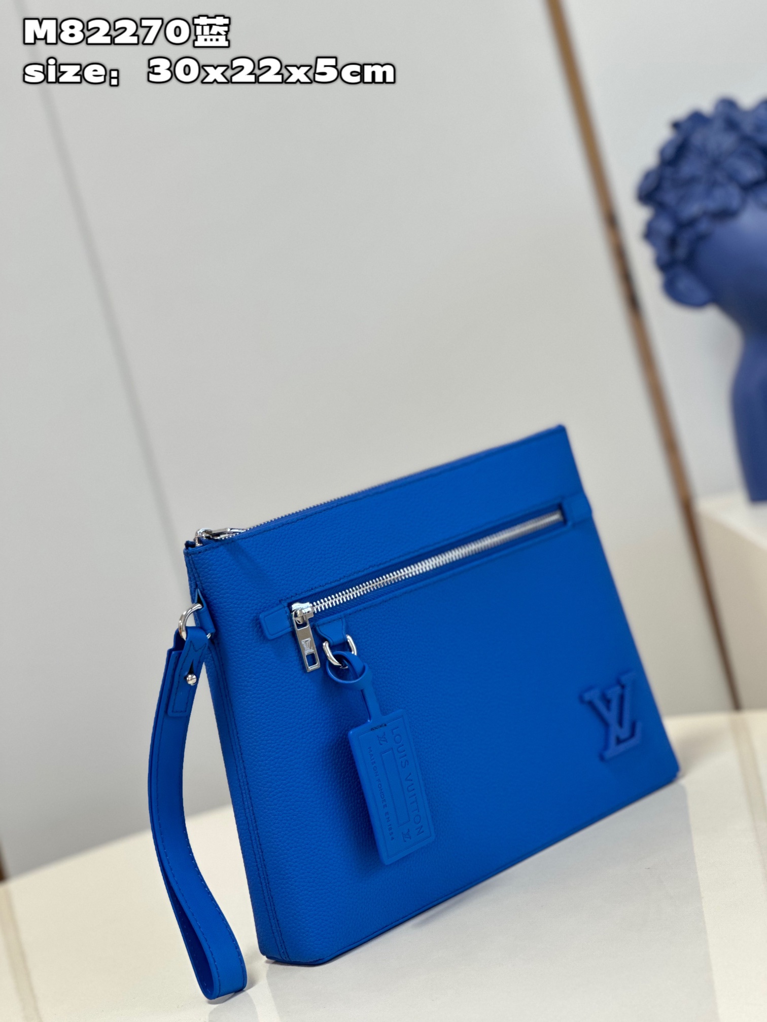 l**is V*t*n takeoff pouch